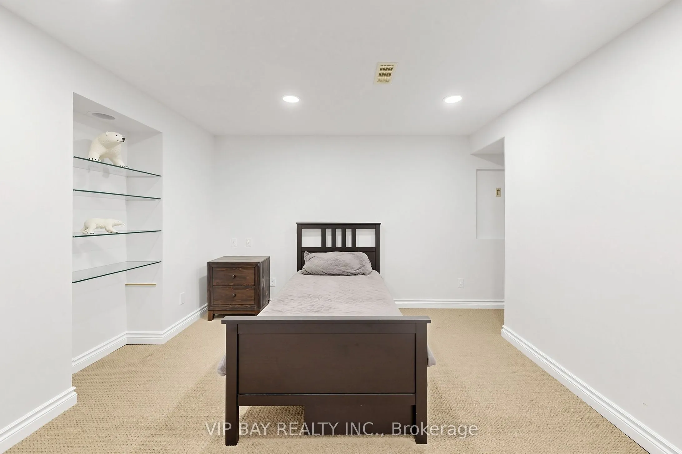 77 Amberview Drive