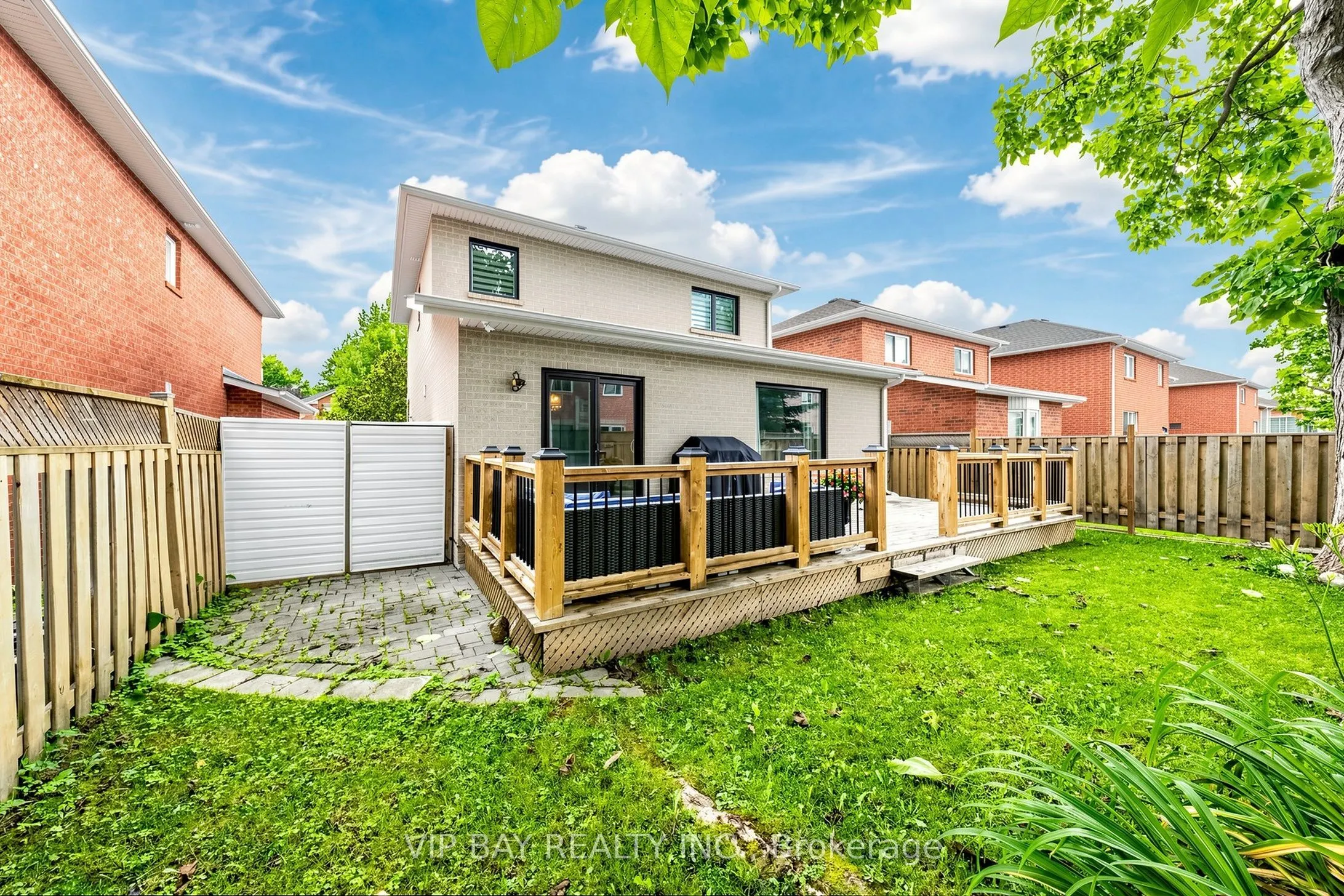 77 Amberview Drive