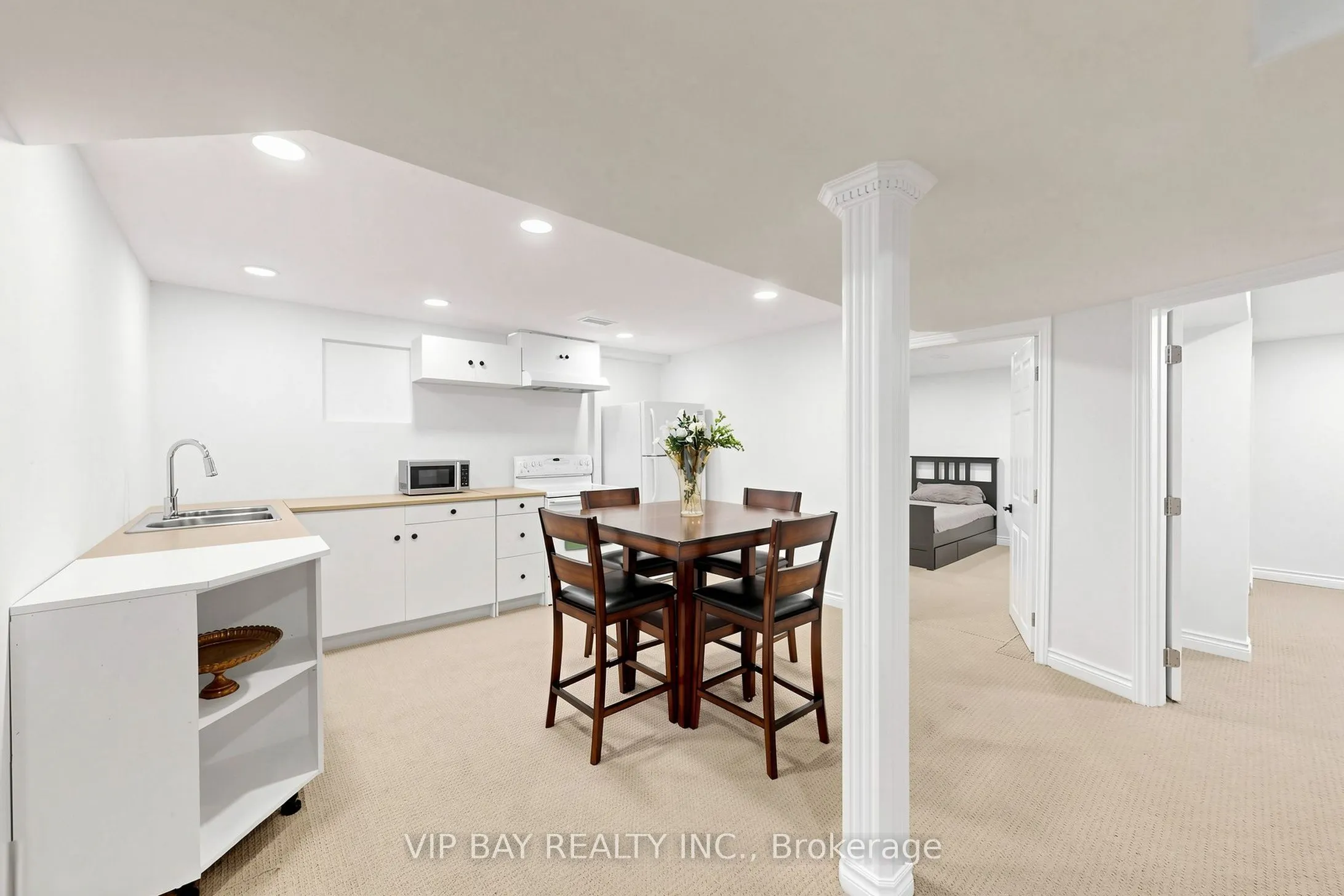 77 Amberview Drive