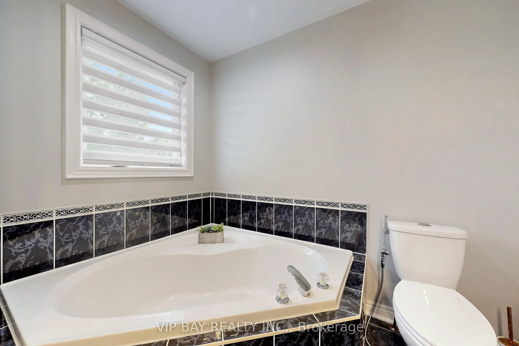 77 Amberview Drive