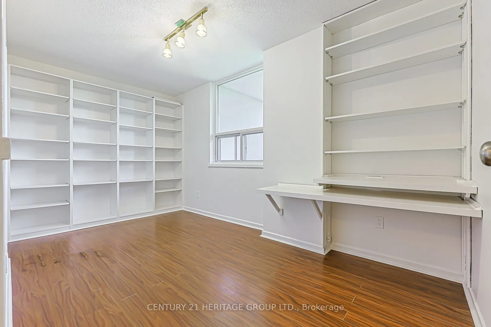 1 Royal Orchard Boulevard #502