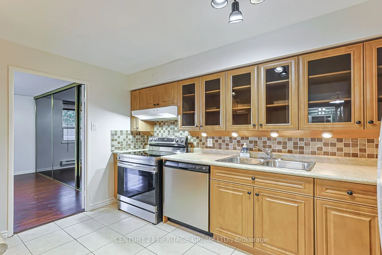 1 Royal Orchard Boulevard #502