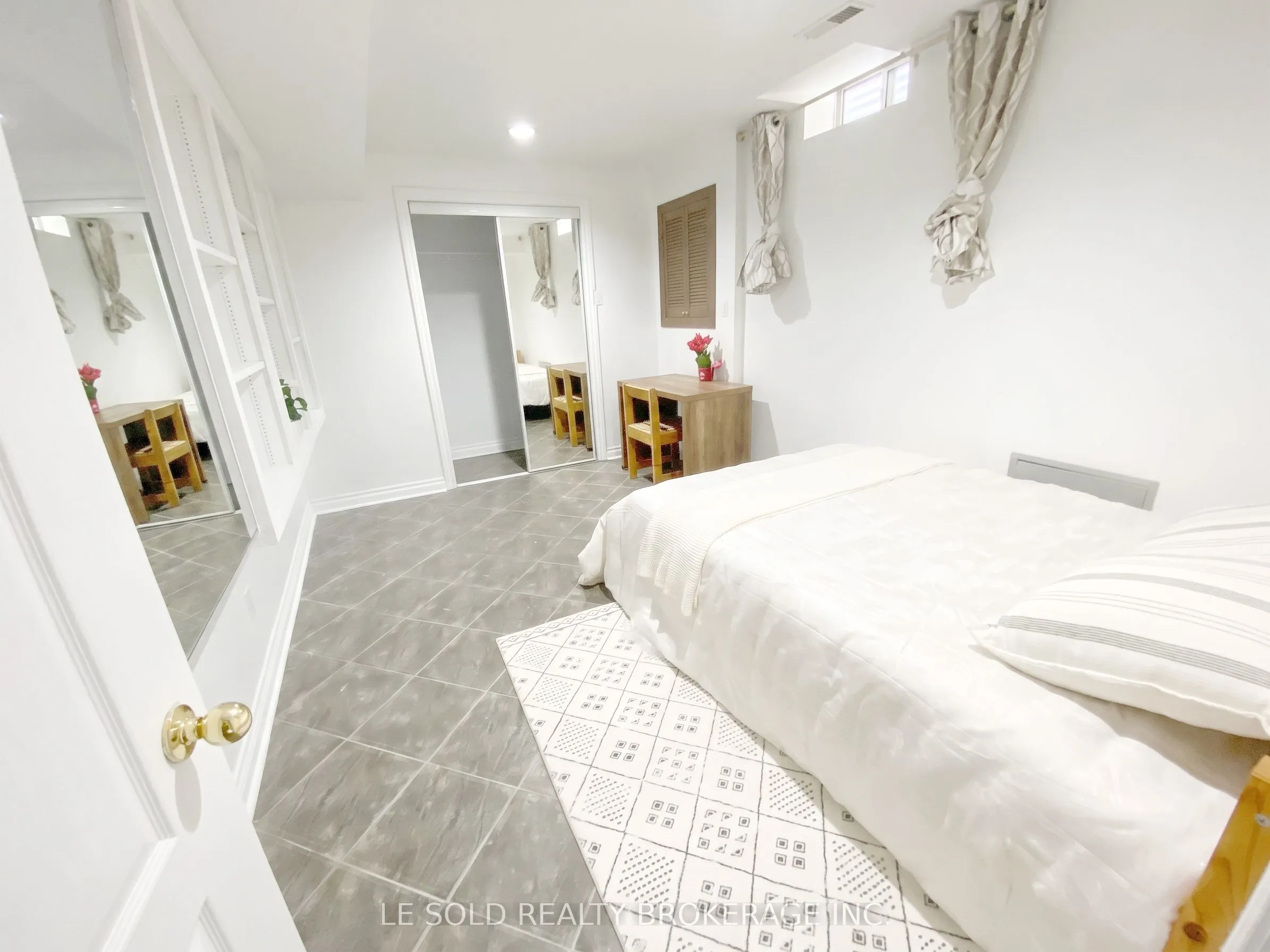 76 Larratt Lane