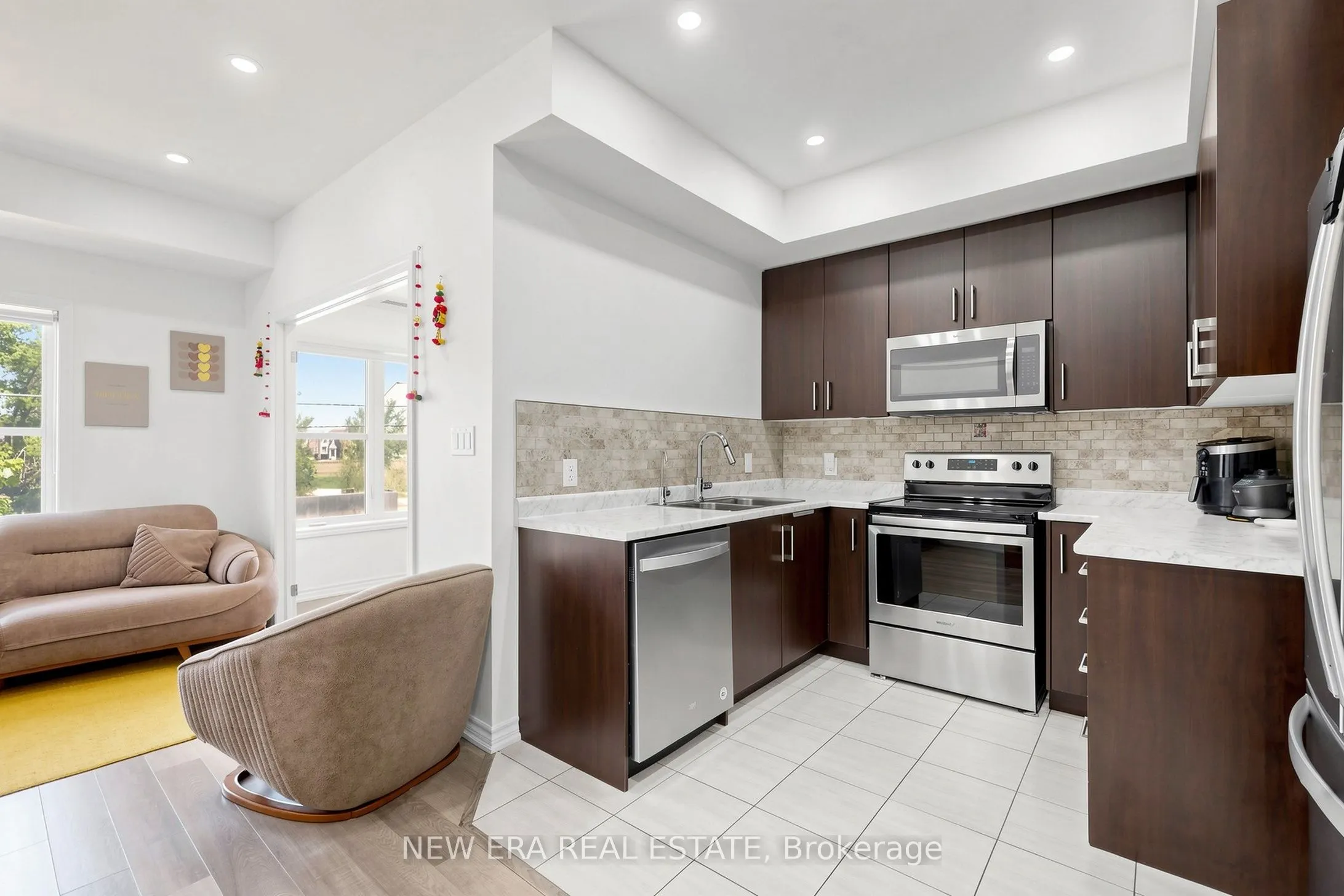 3865 Major Mackenzie Drive W #216