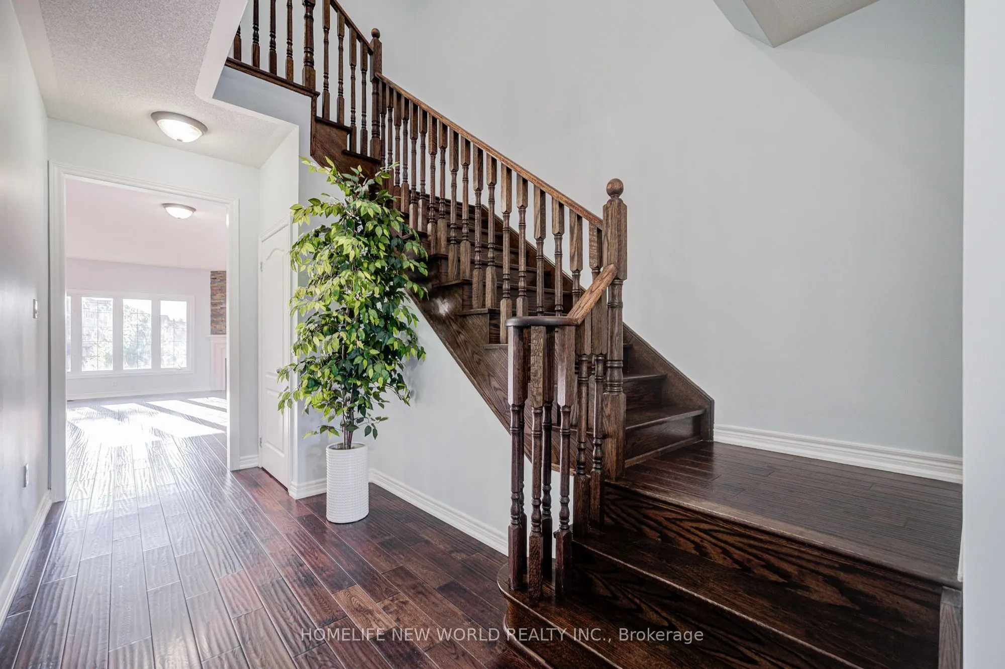 146 Art West Avenue