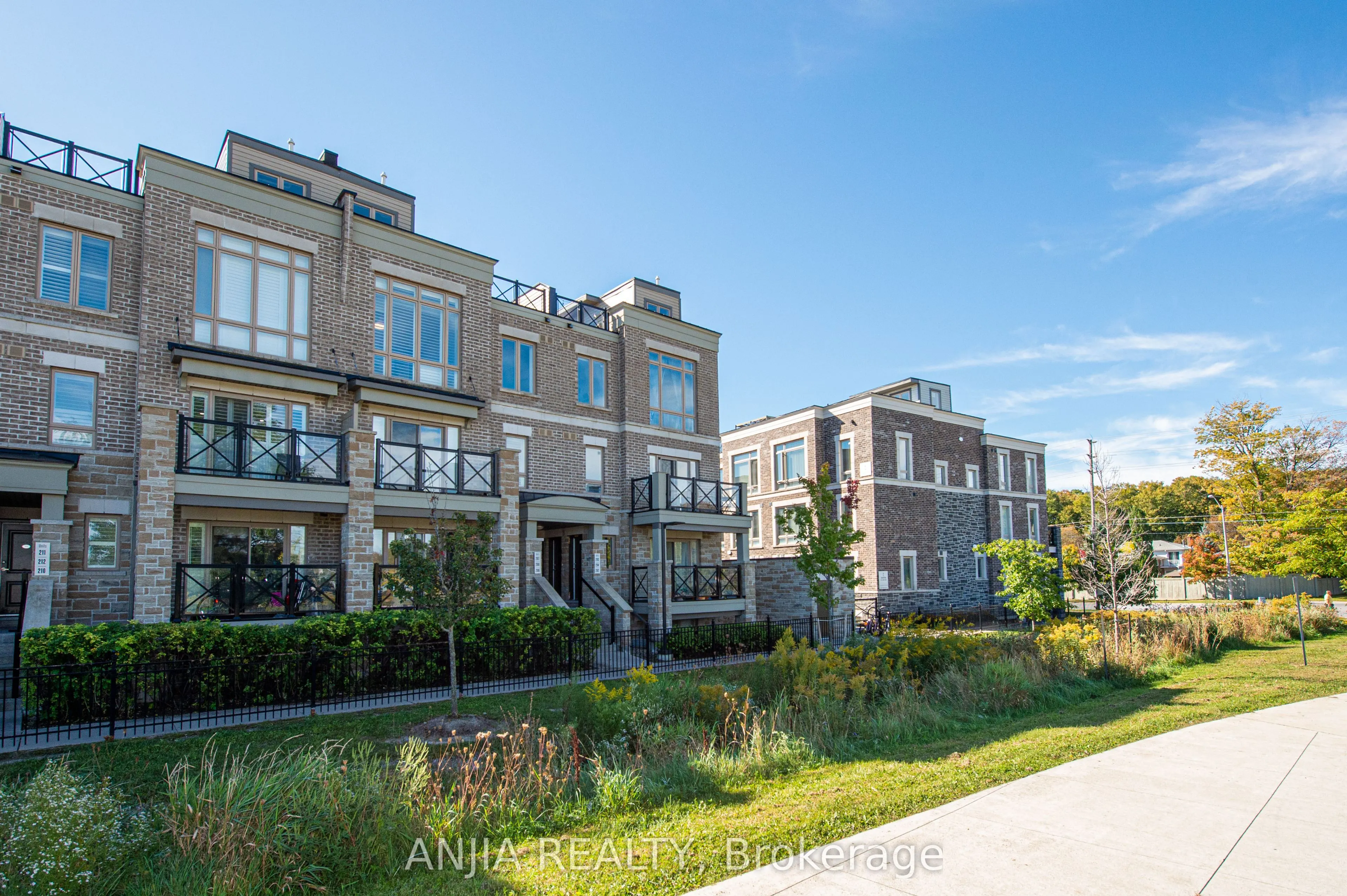 10 Dunsheath Way #207
