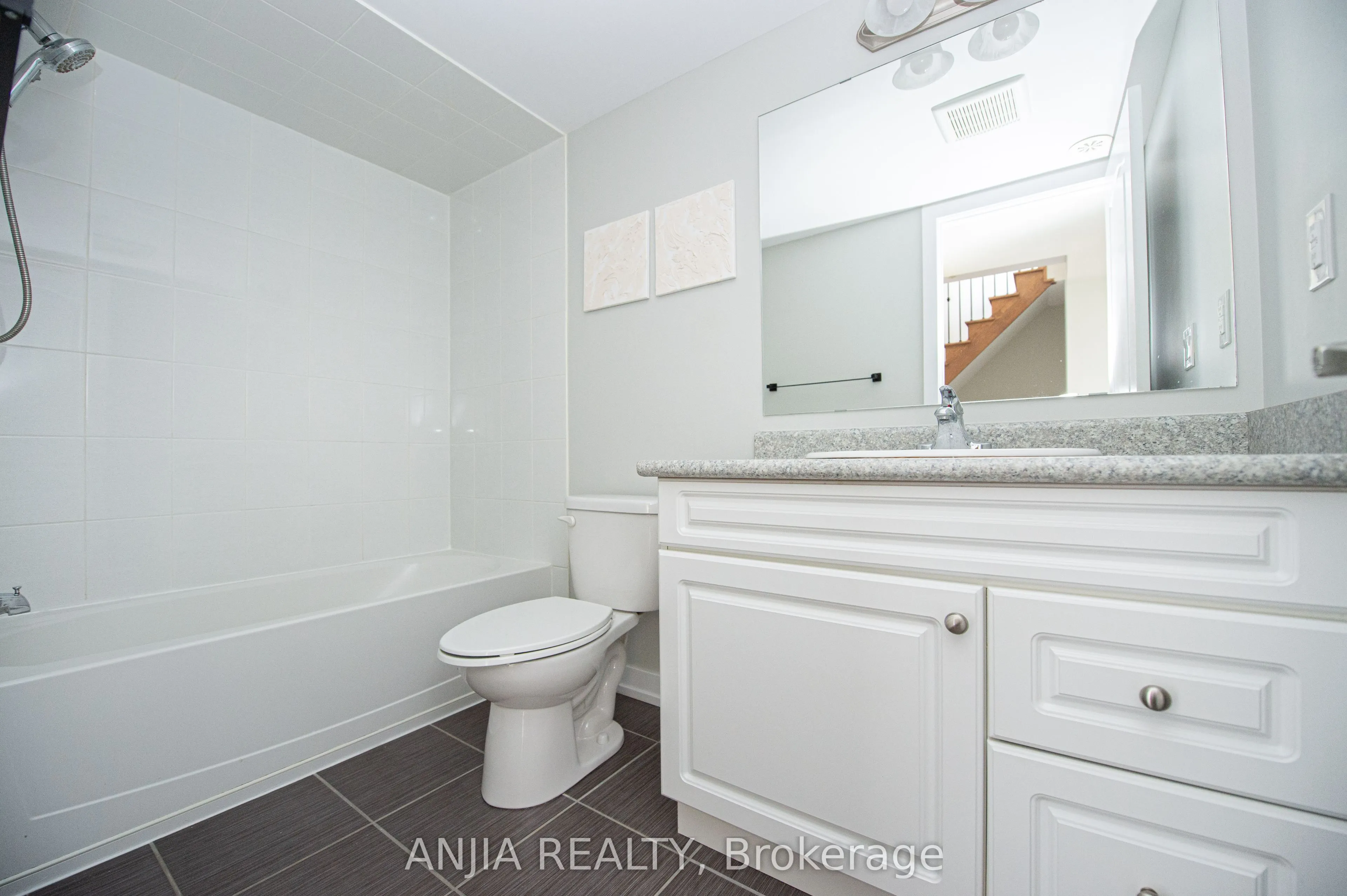 10 Dunsheath Way #207