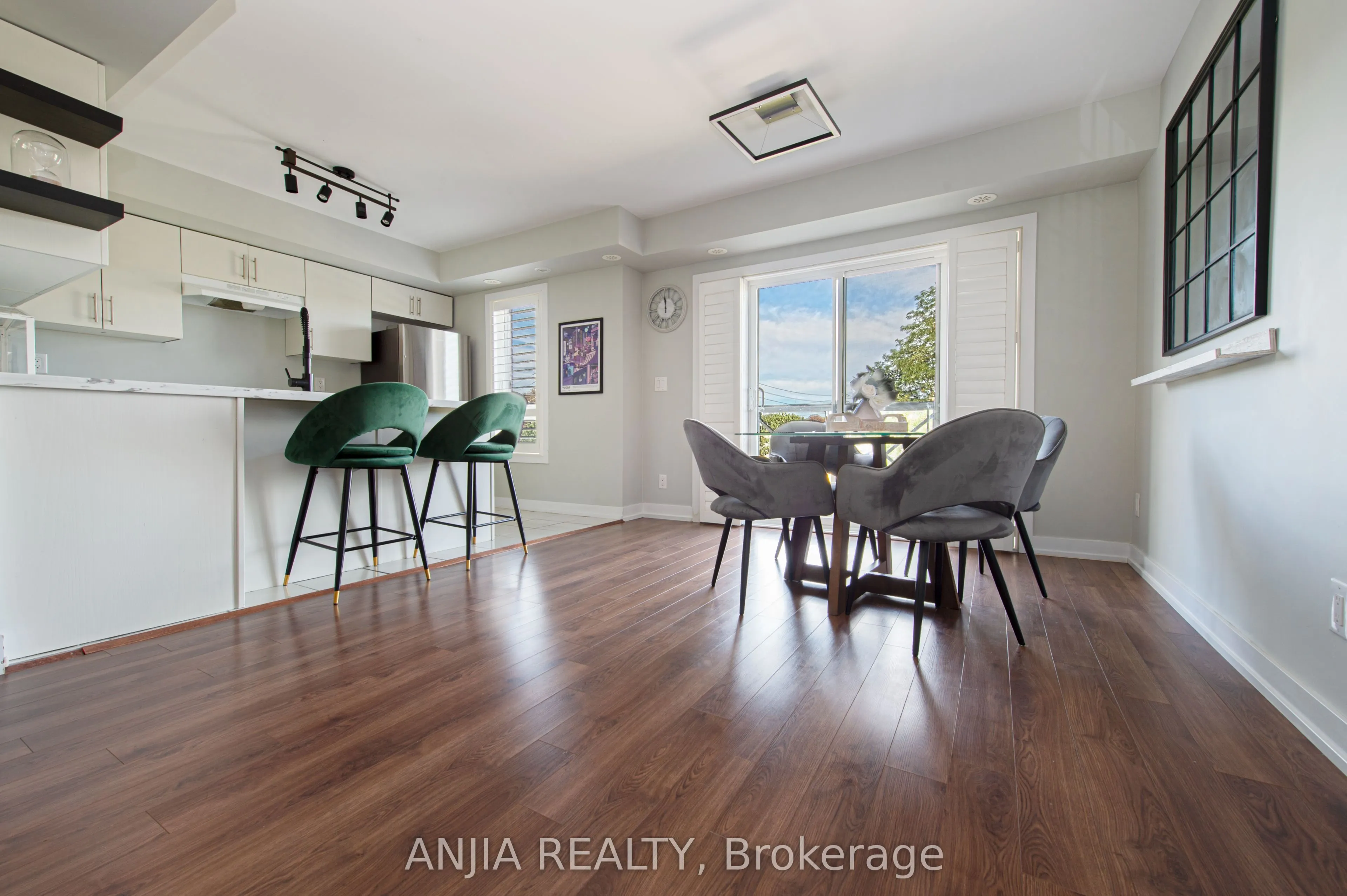 10 Dunsheath Way #207