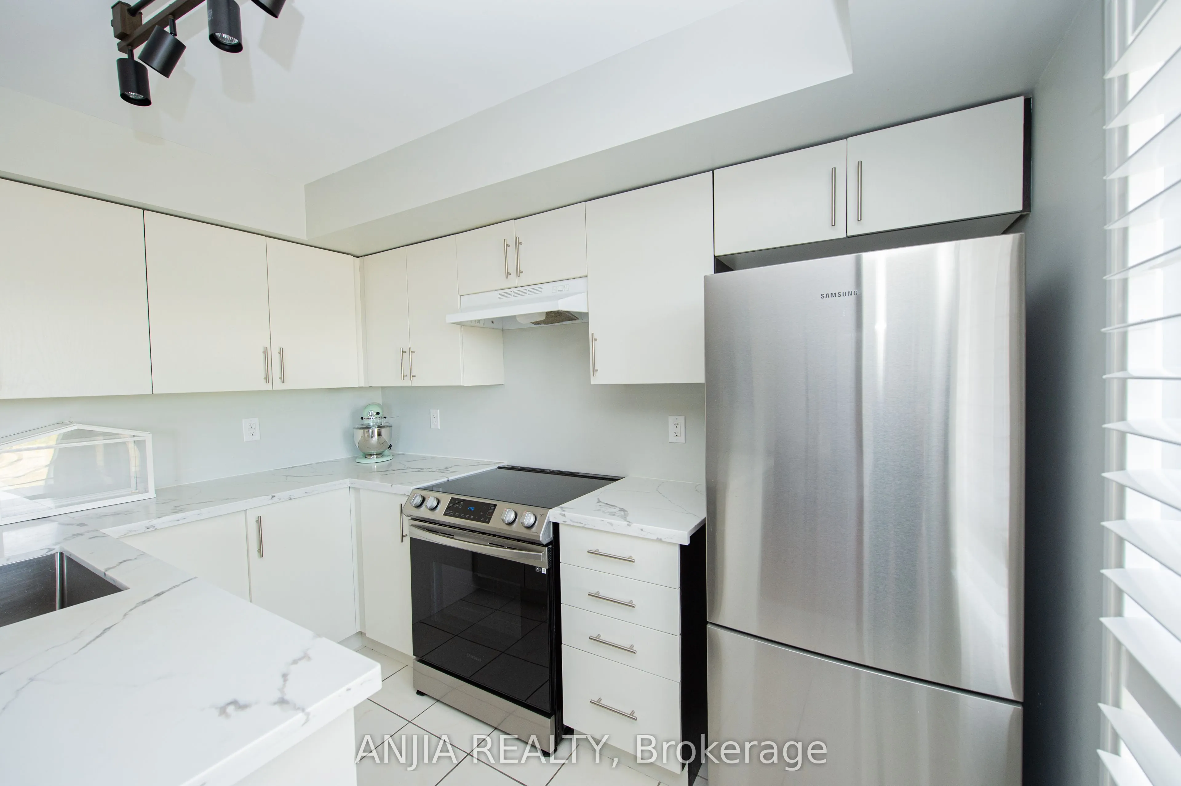 10 Dunsheath Way #207