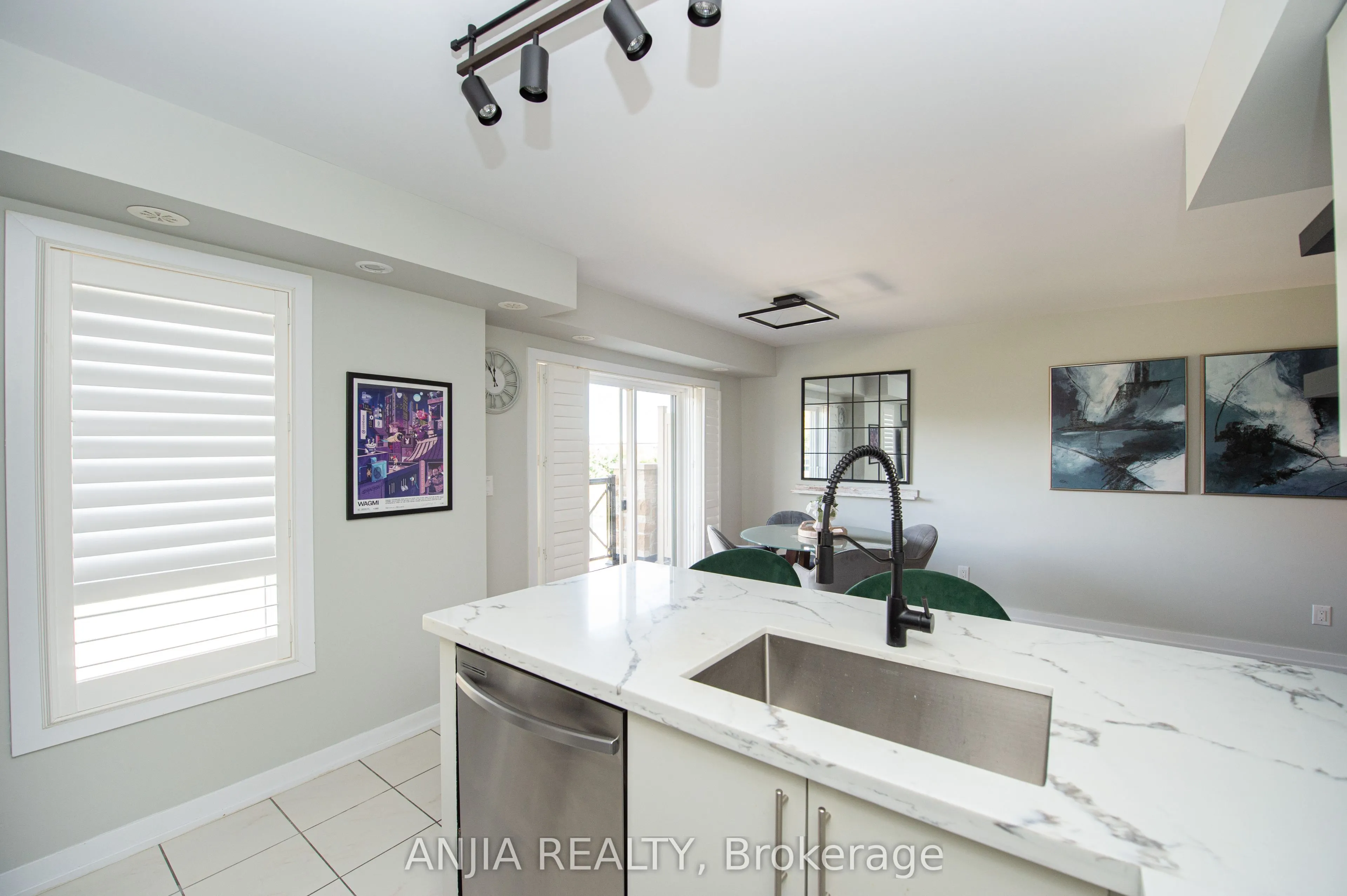 10 Dunsheath Way #207