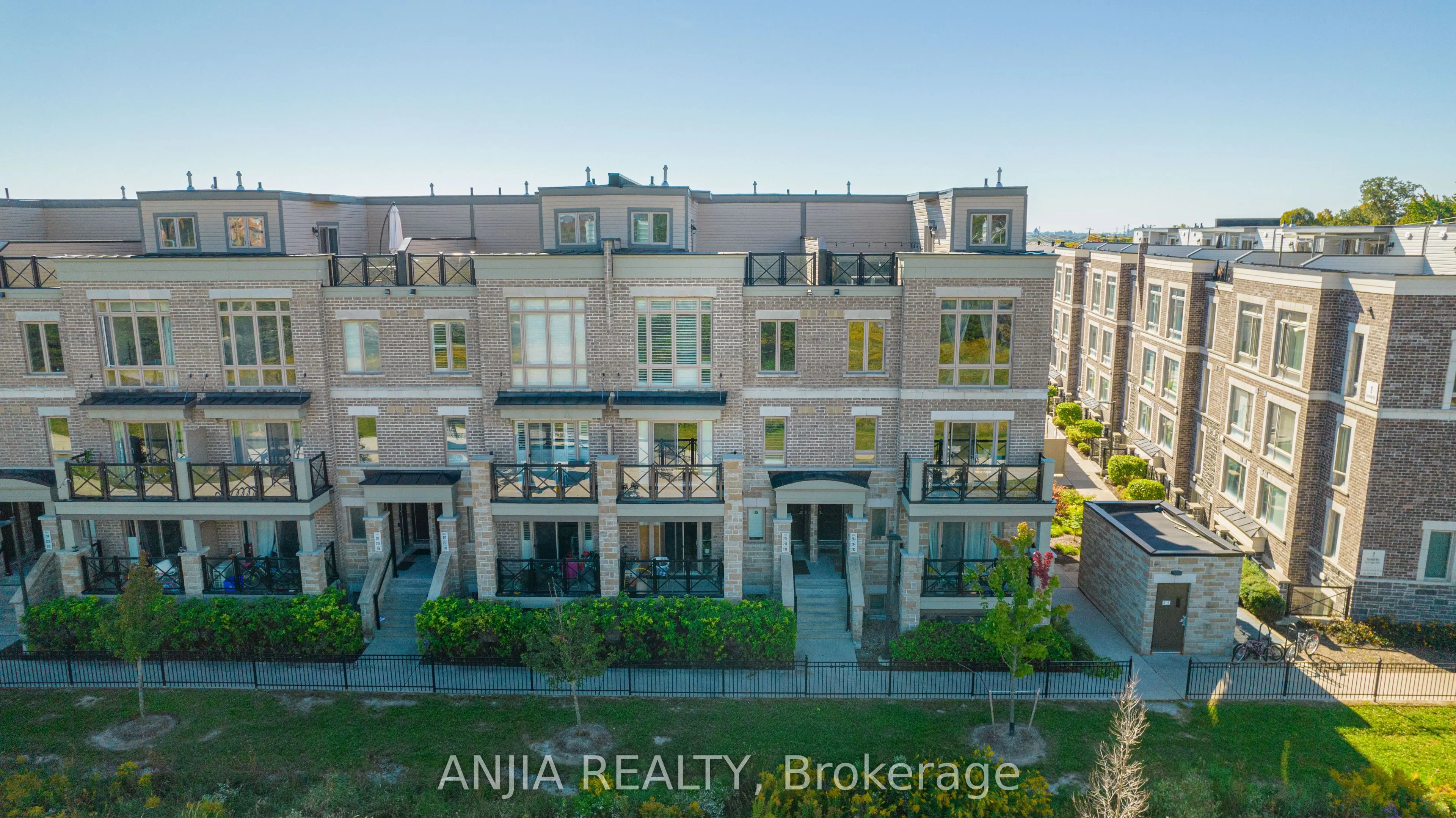 10 Dunsheath Way #207