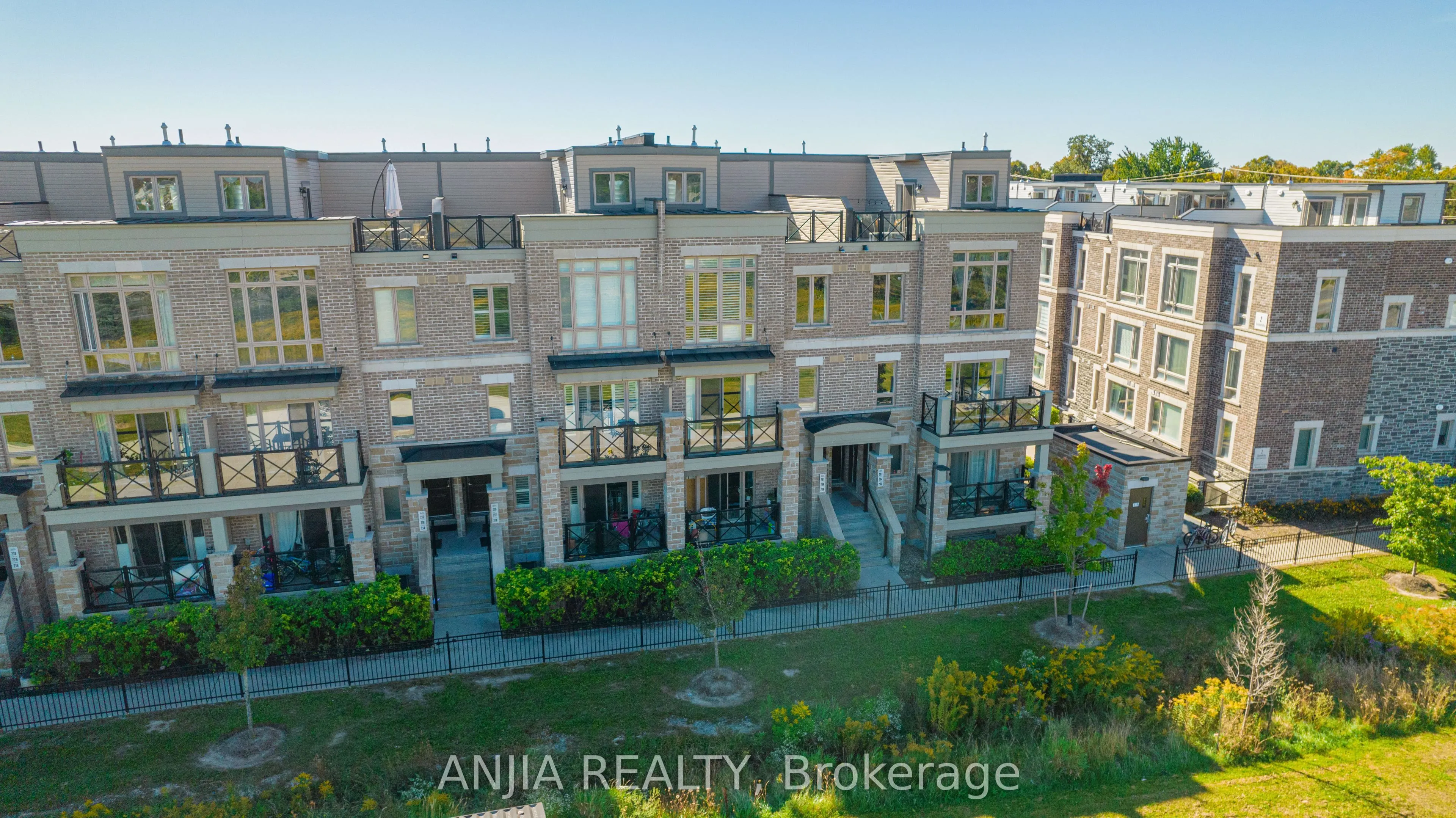 10 Dunsheath Way #207
