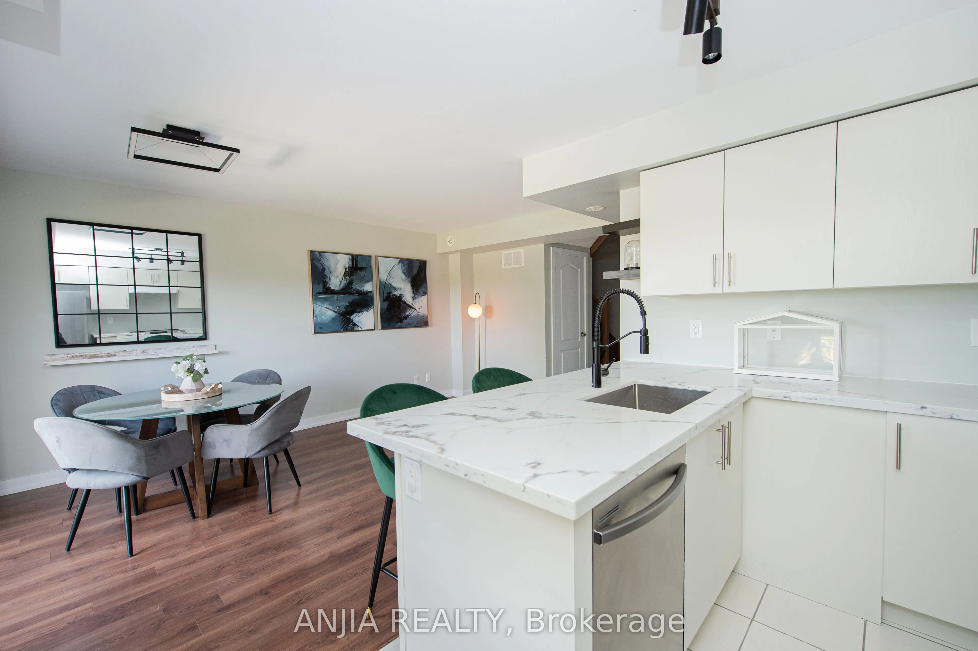 10 Dunsheath Way #207