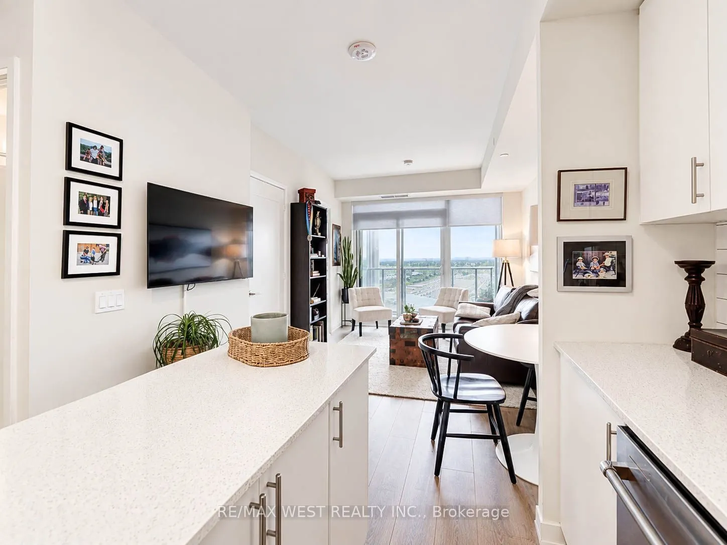 9000 Jane Street #1019