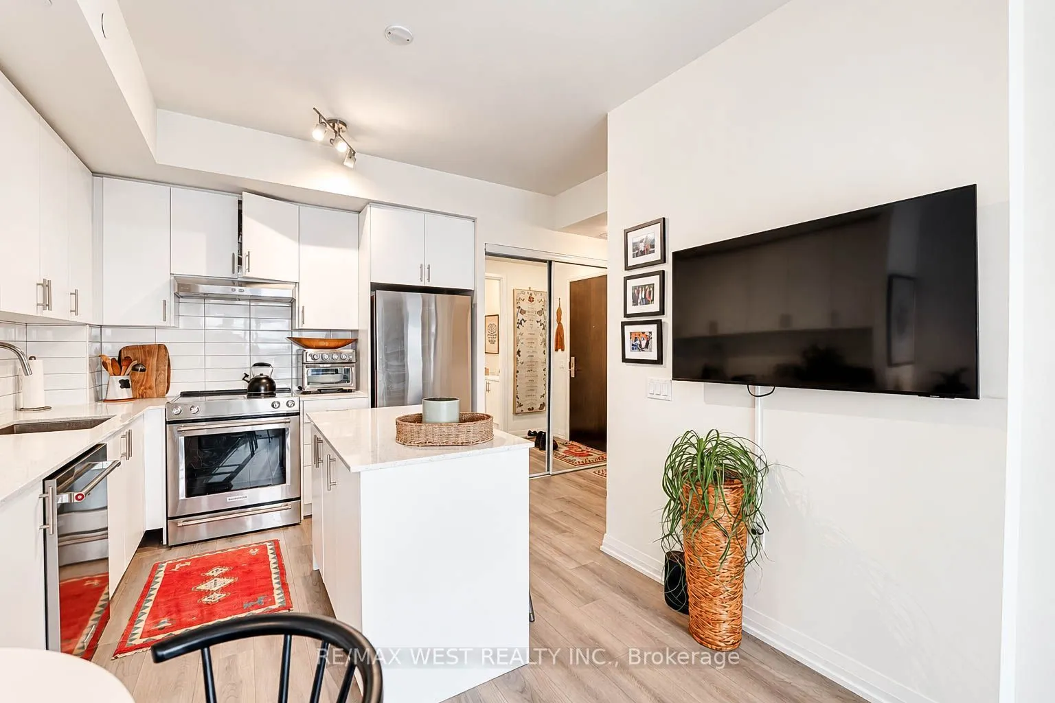 9000 Jane Street #1019