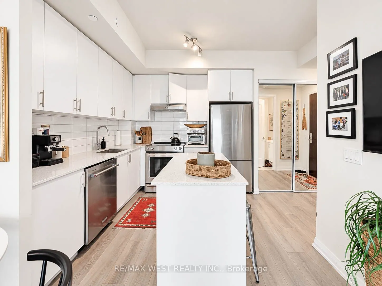 9000 Jane Street #1019