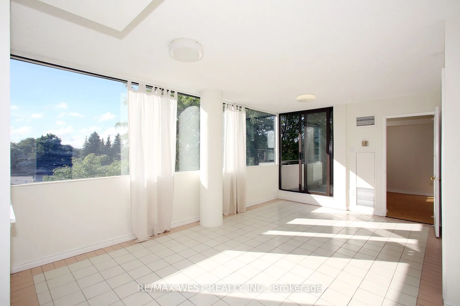 40 Harding Boulevard W #305