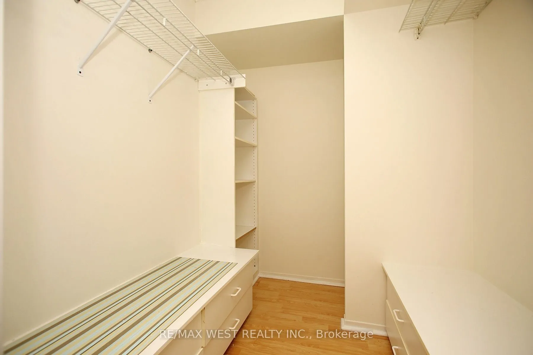 40 Harding Boulevard W #305