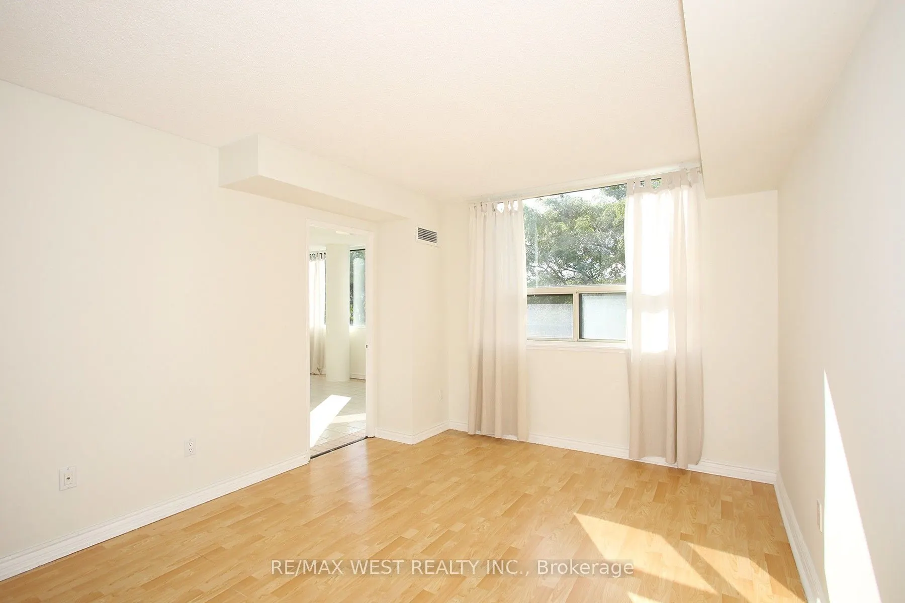 40 Harding Boulevard W #305