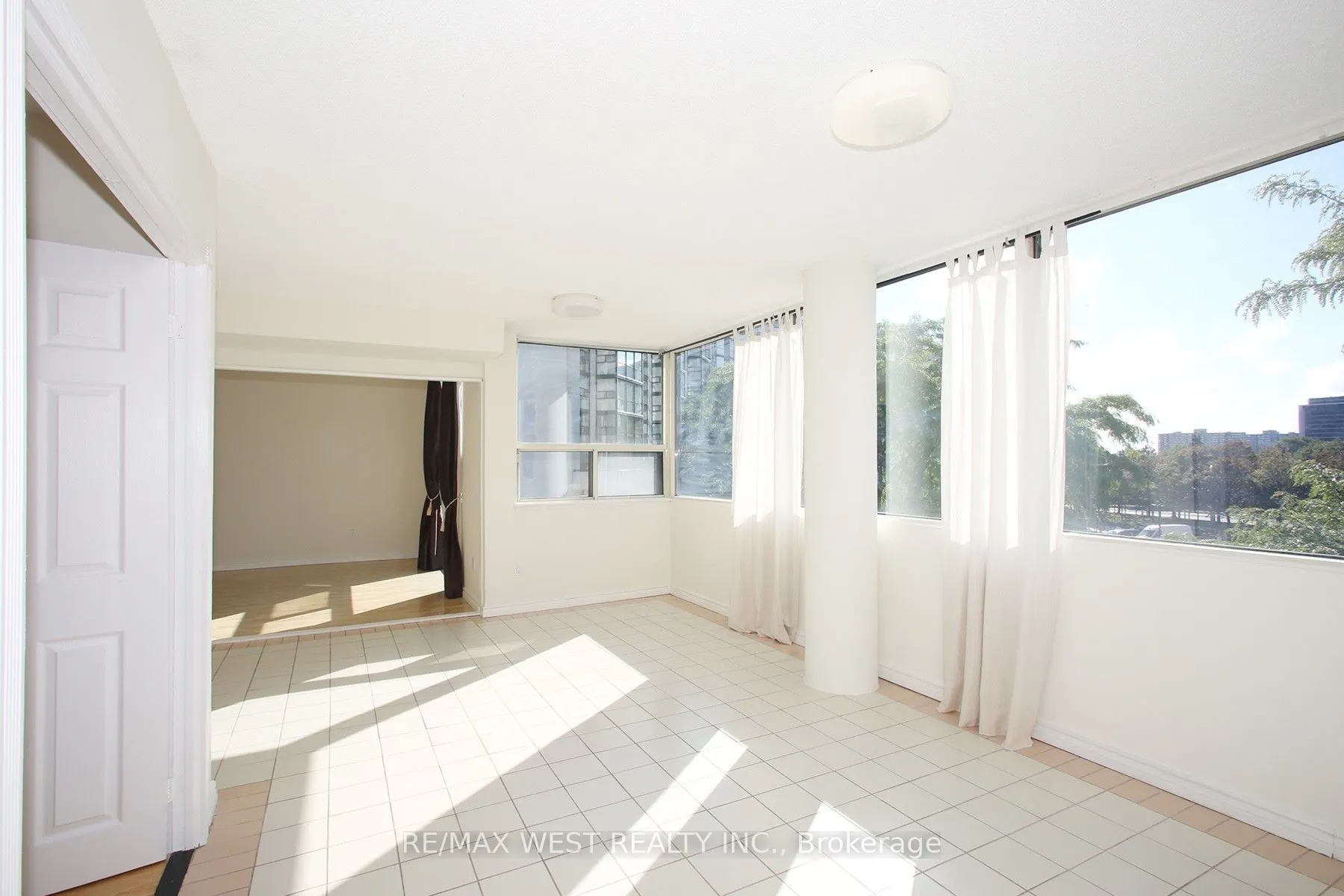 40 Harding Boulevard W #305