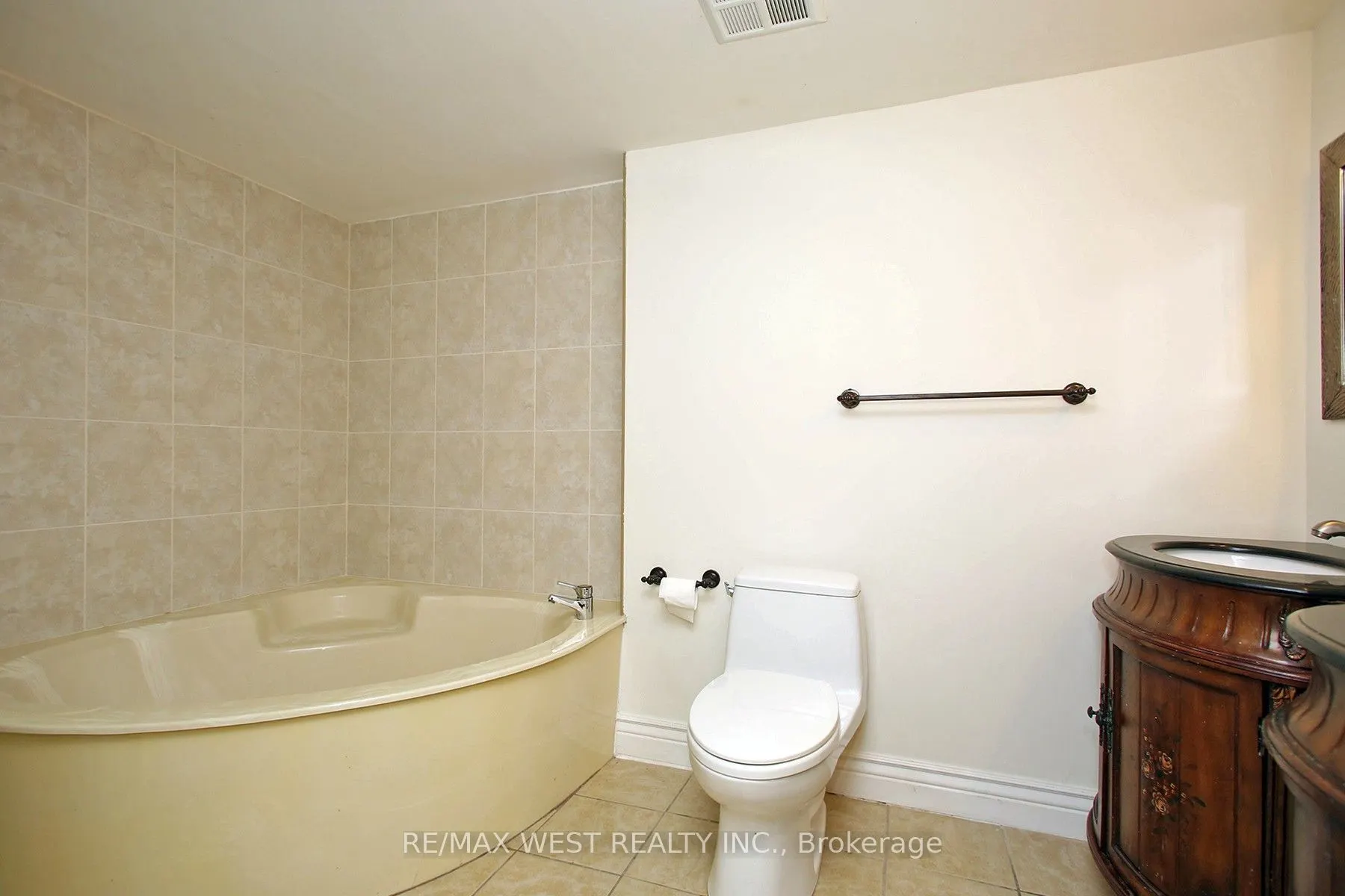 40 Harding Boulevard W #305
