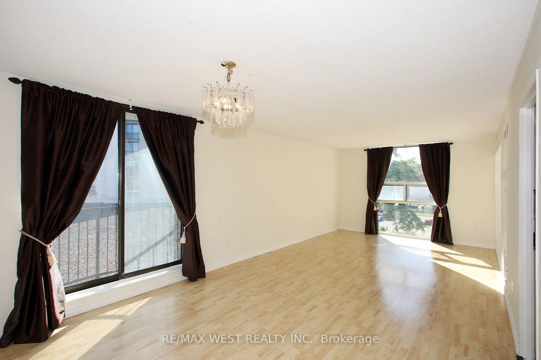 40 Harding Boulevard W #305