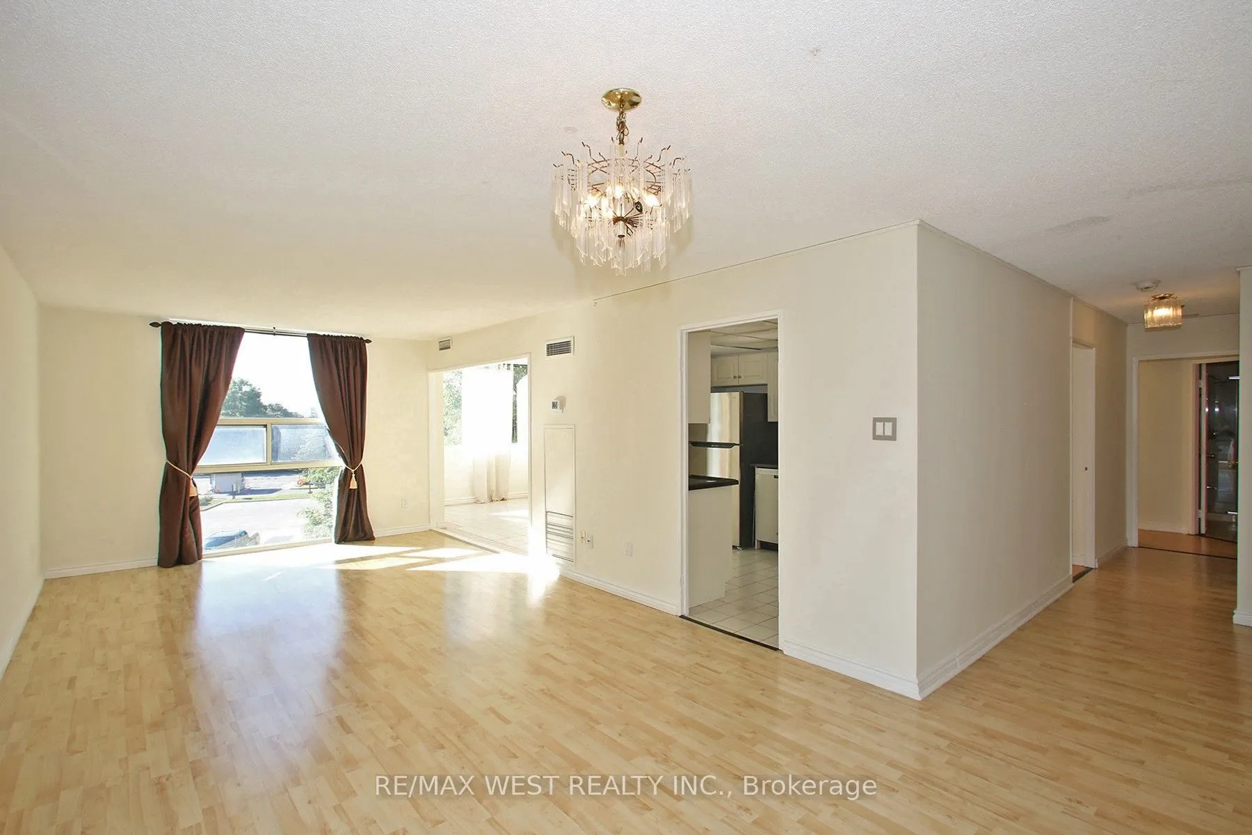 40 Harding Boulevard W #305
