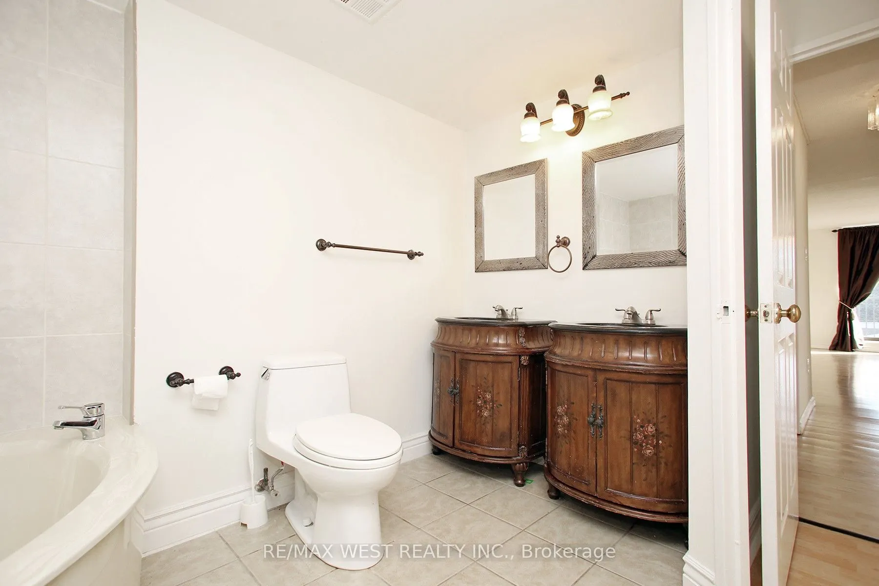 40 Harding Boulevard W #305