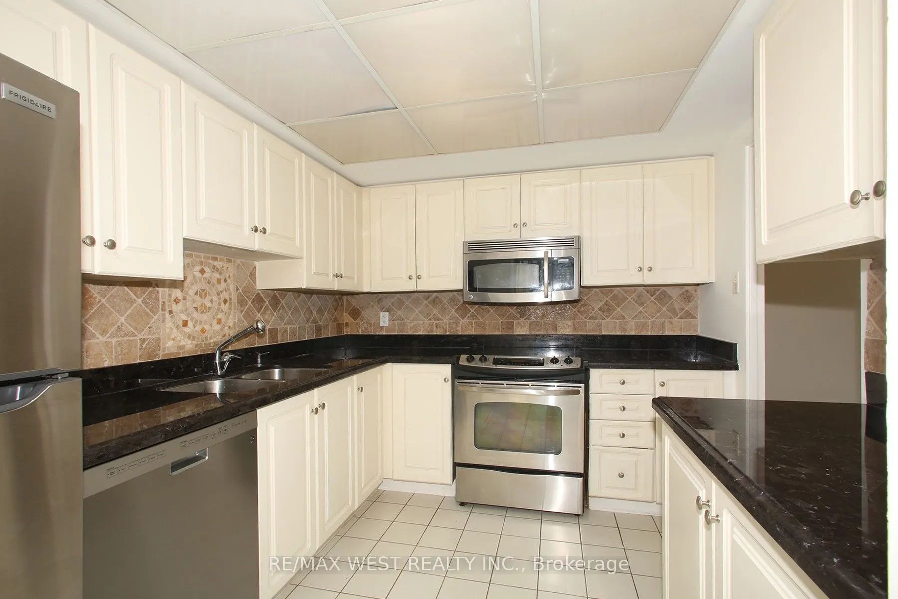 40 Harding Boulevard W #305