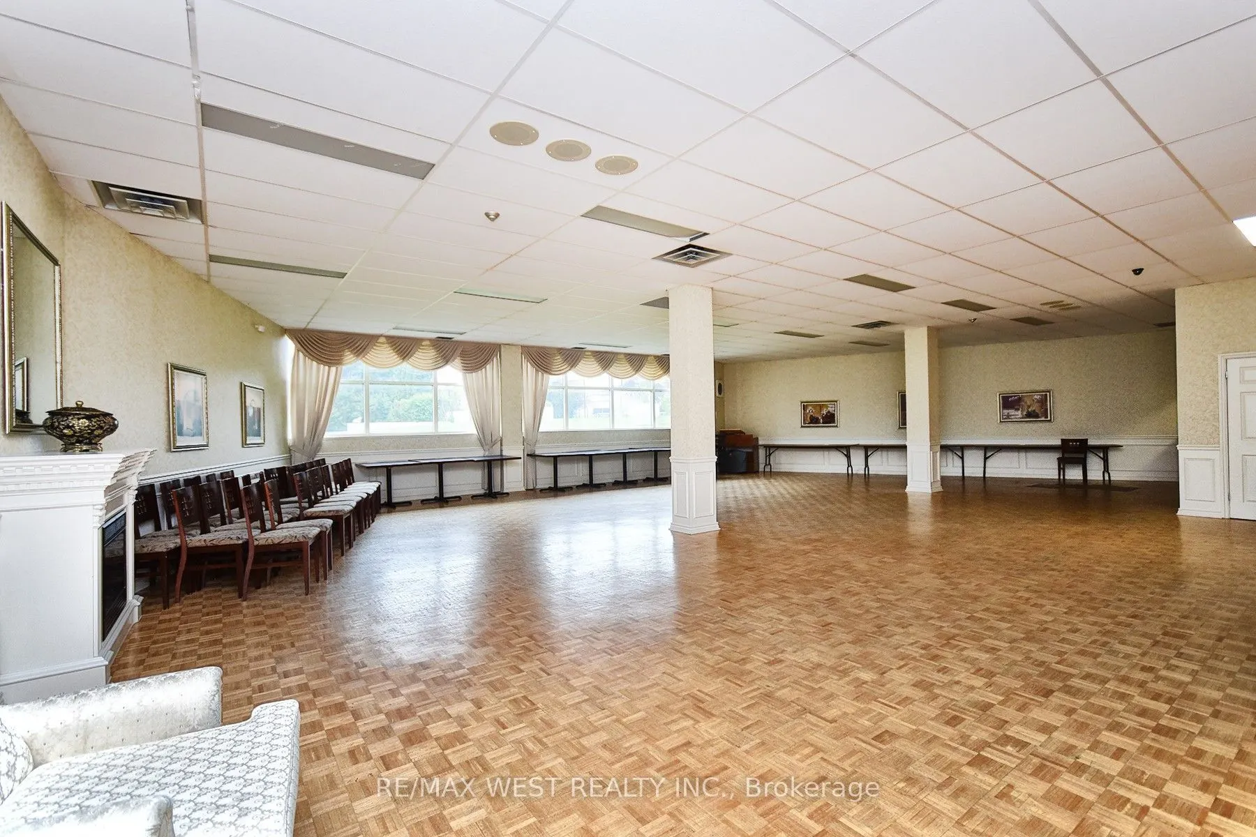 40 Harding Boulevard W #305