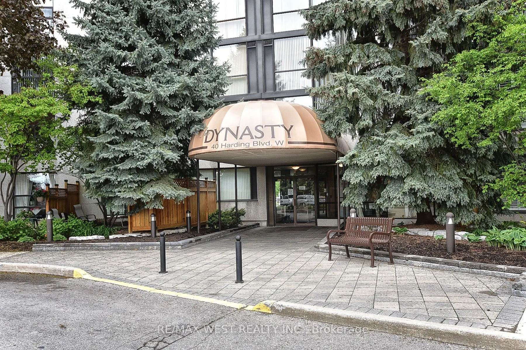 40 Harding Boulevard W #305