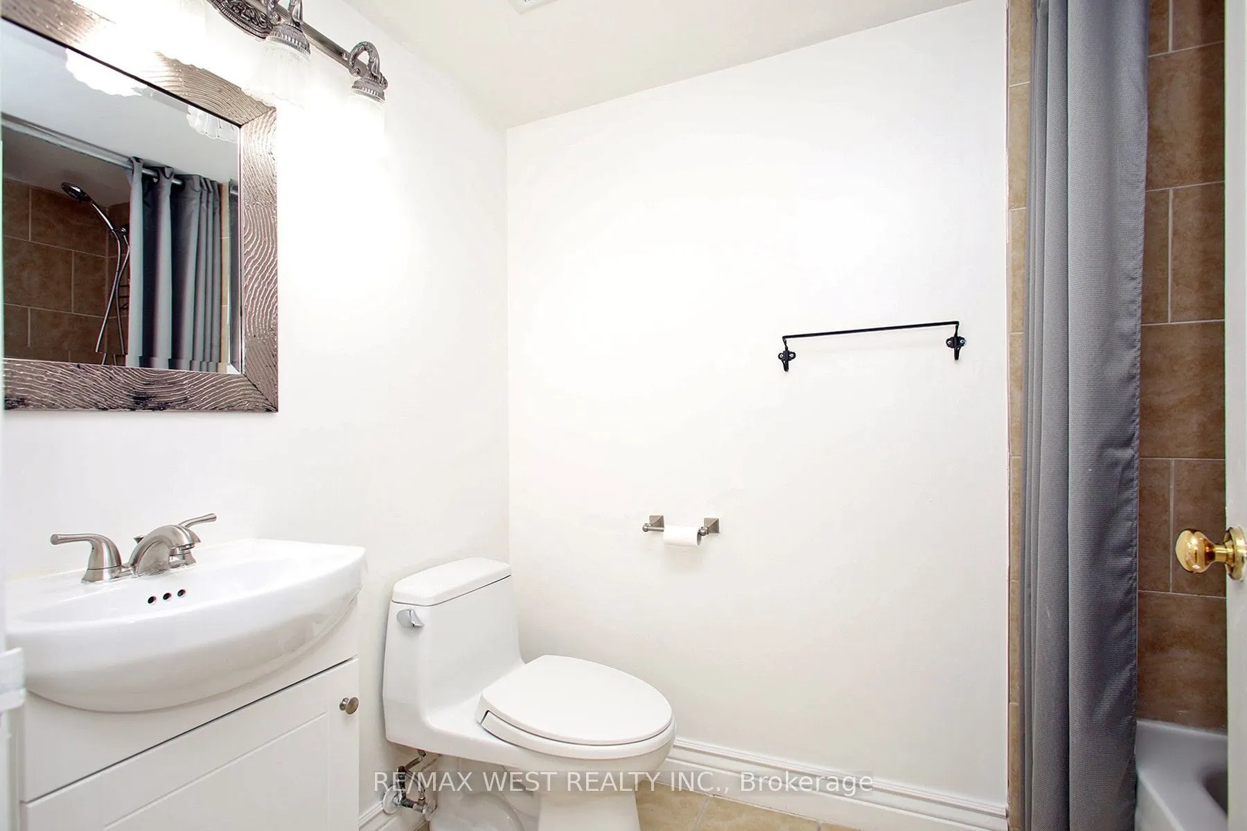 40 Harding Boulevard W #305