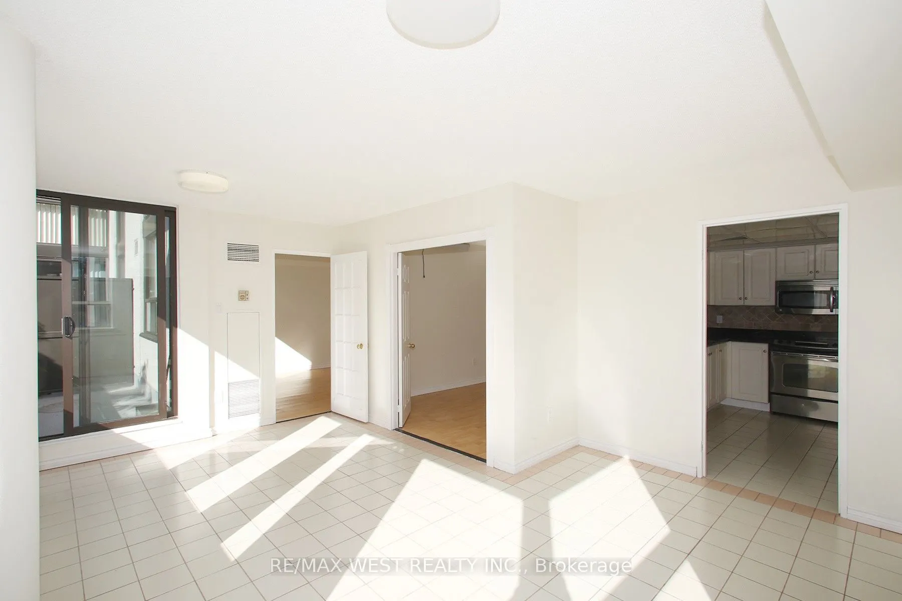40 Harding Boulevard W #305