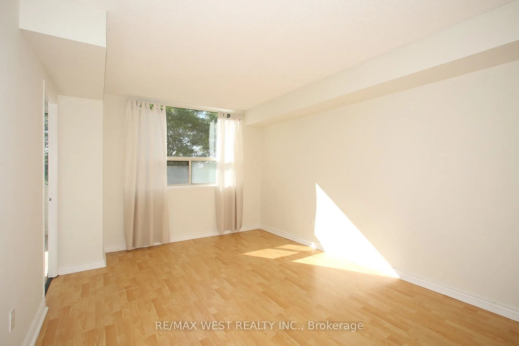 40 Harding Boulevard W #305