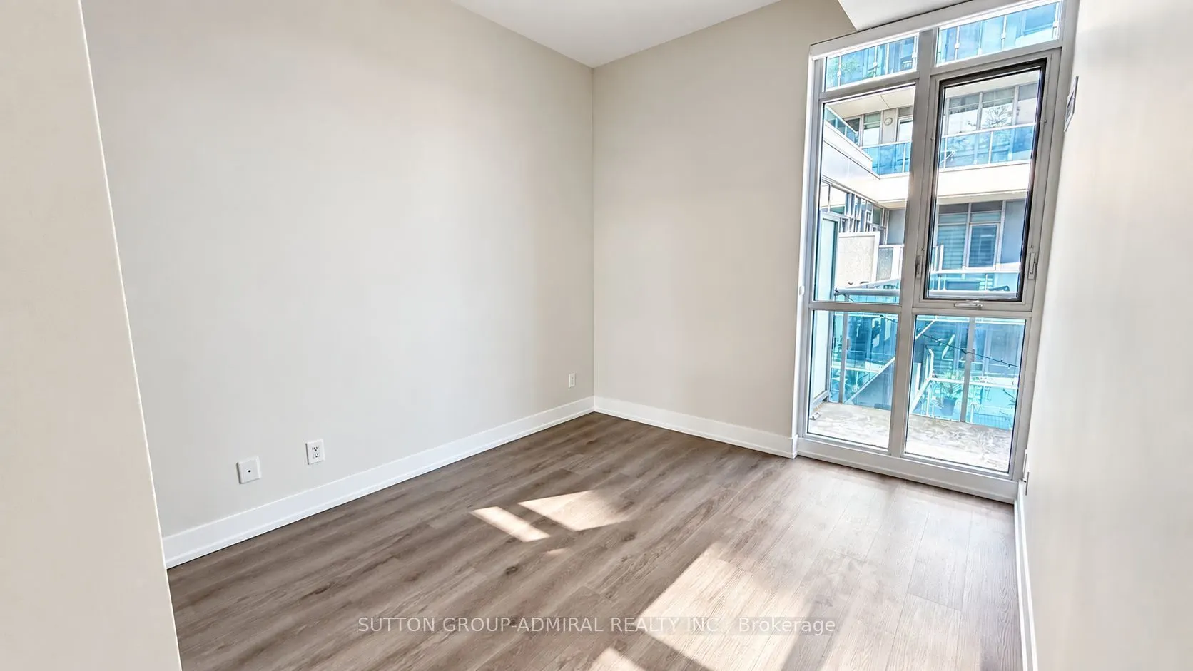 9471 Yonge Street #744