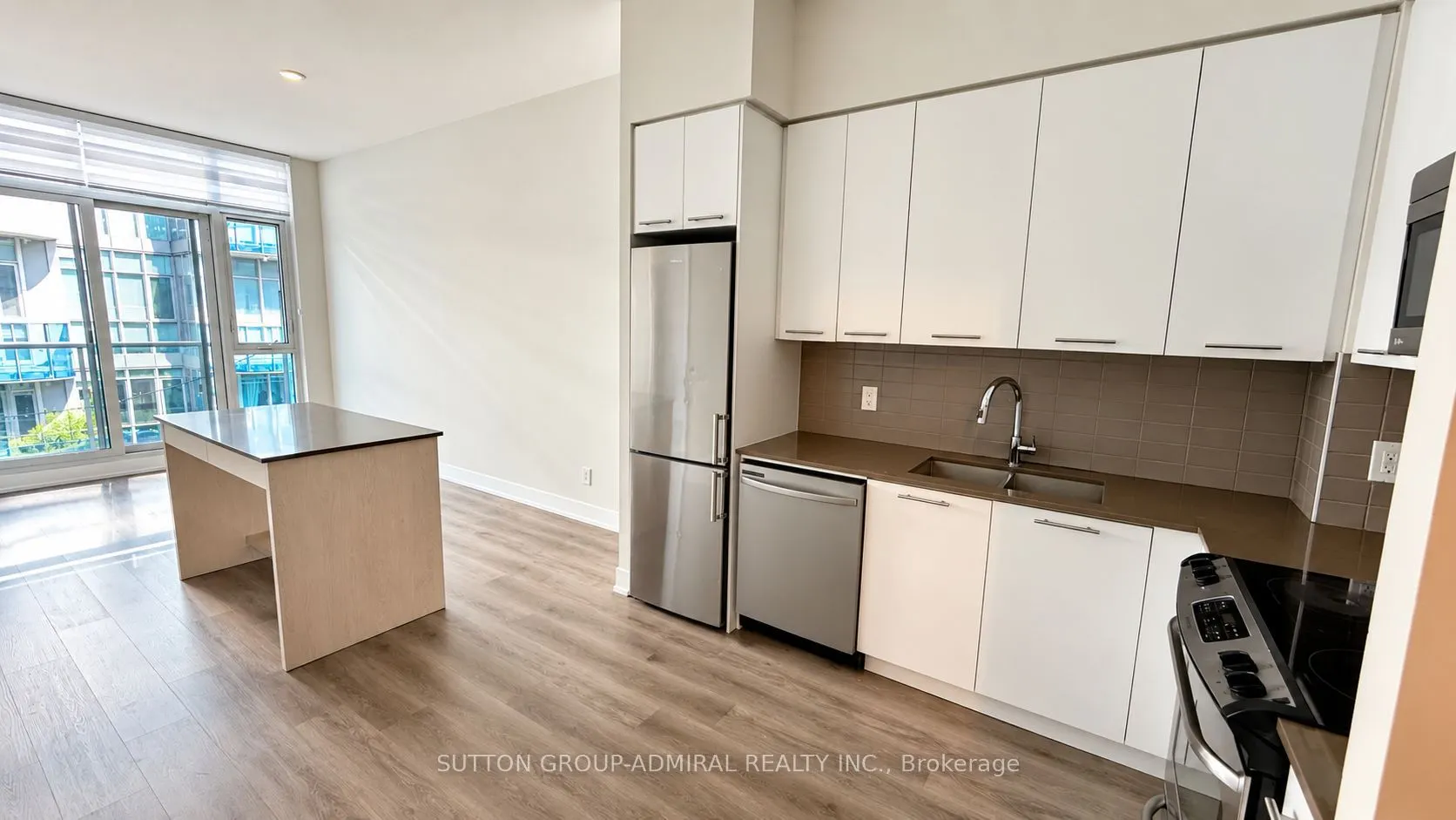 9471 Yonge Street #744