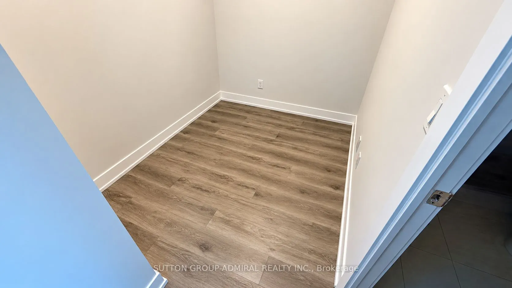 9471 Yonge Street #744