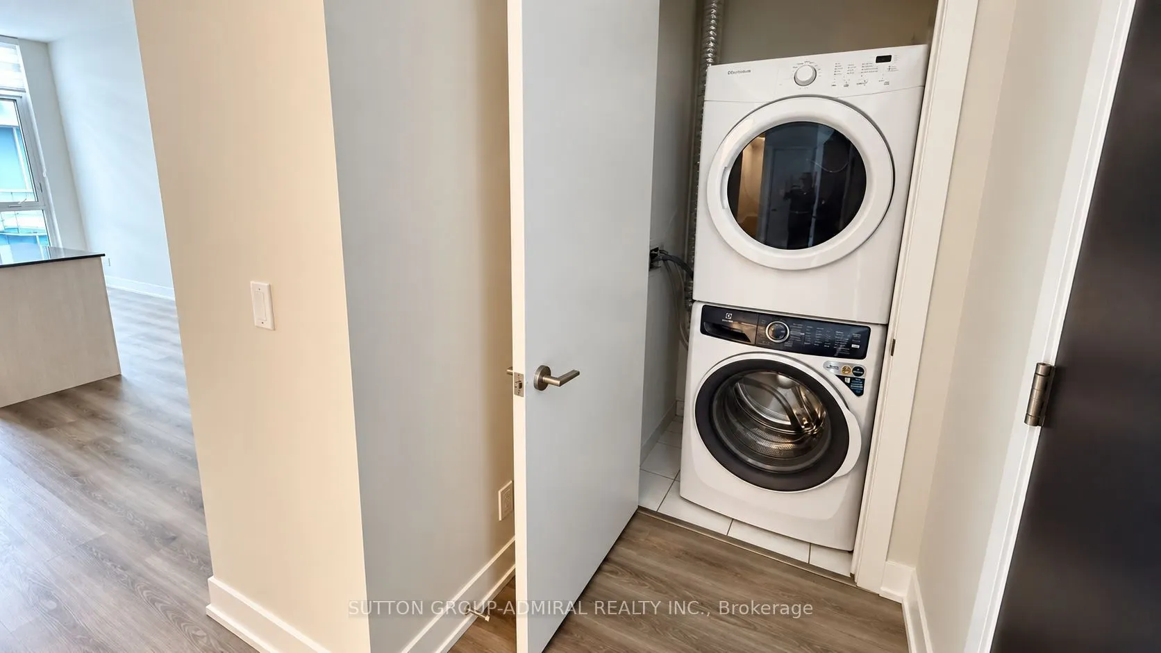 9471 Yonge Street #744