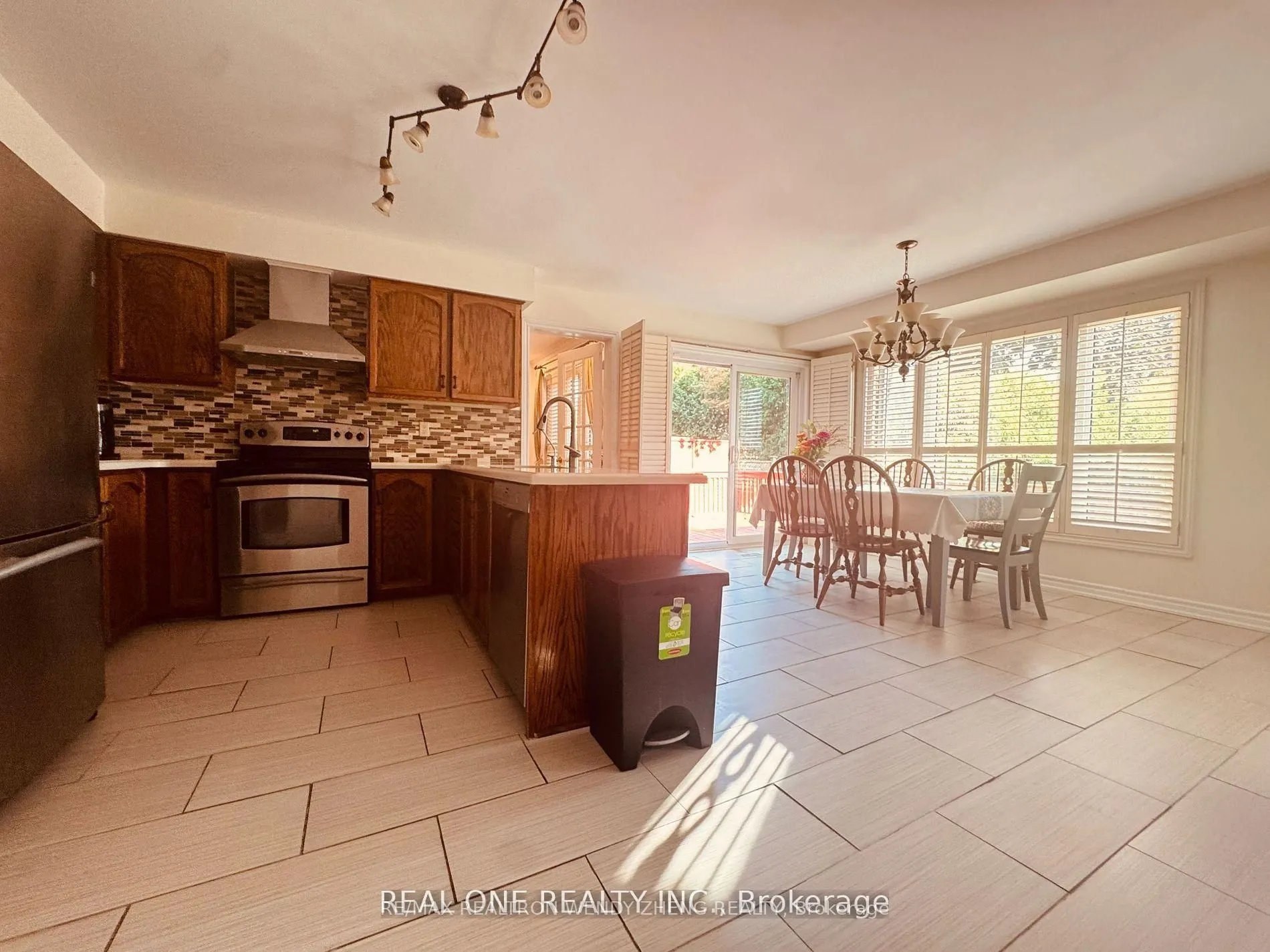 3 Elmsley Drive