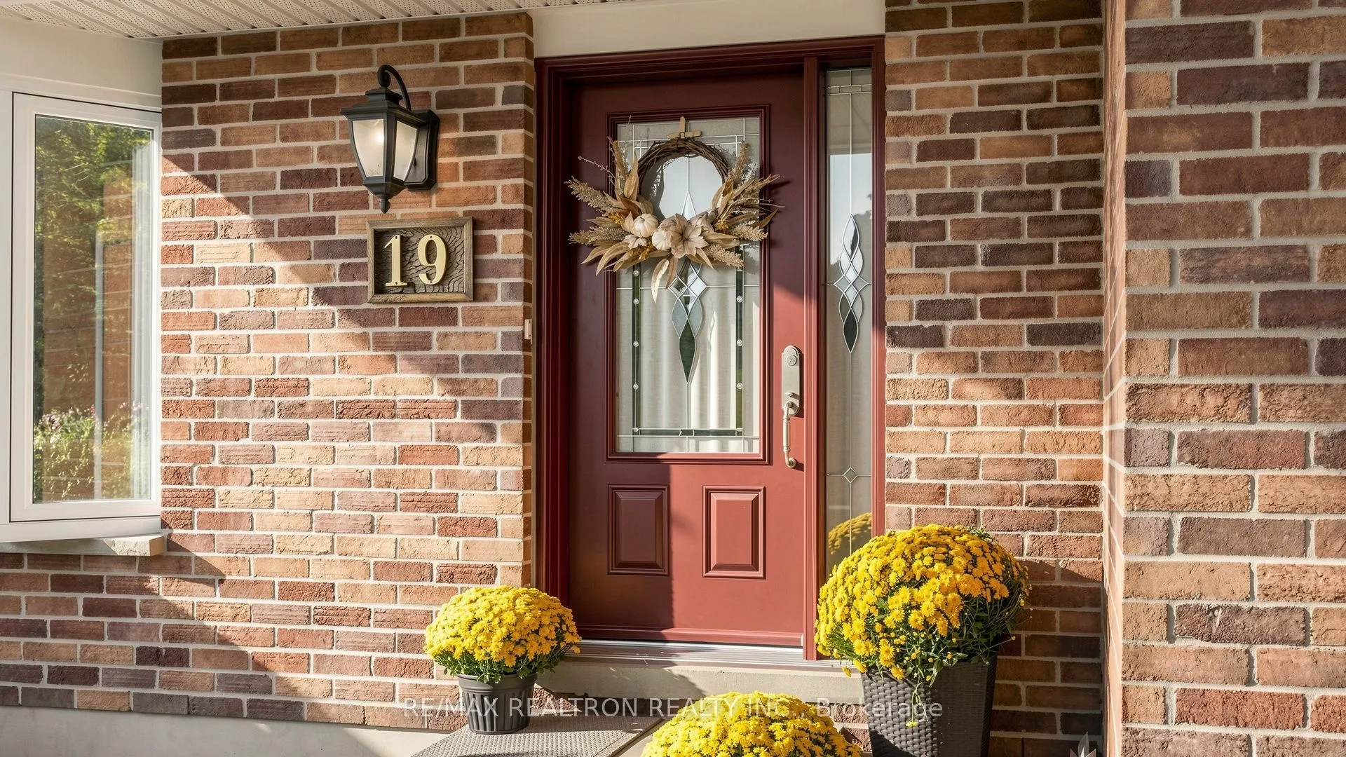 19 Amberglen Court