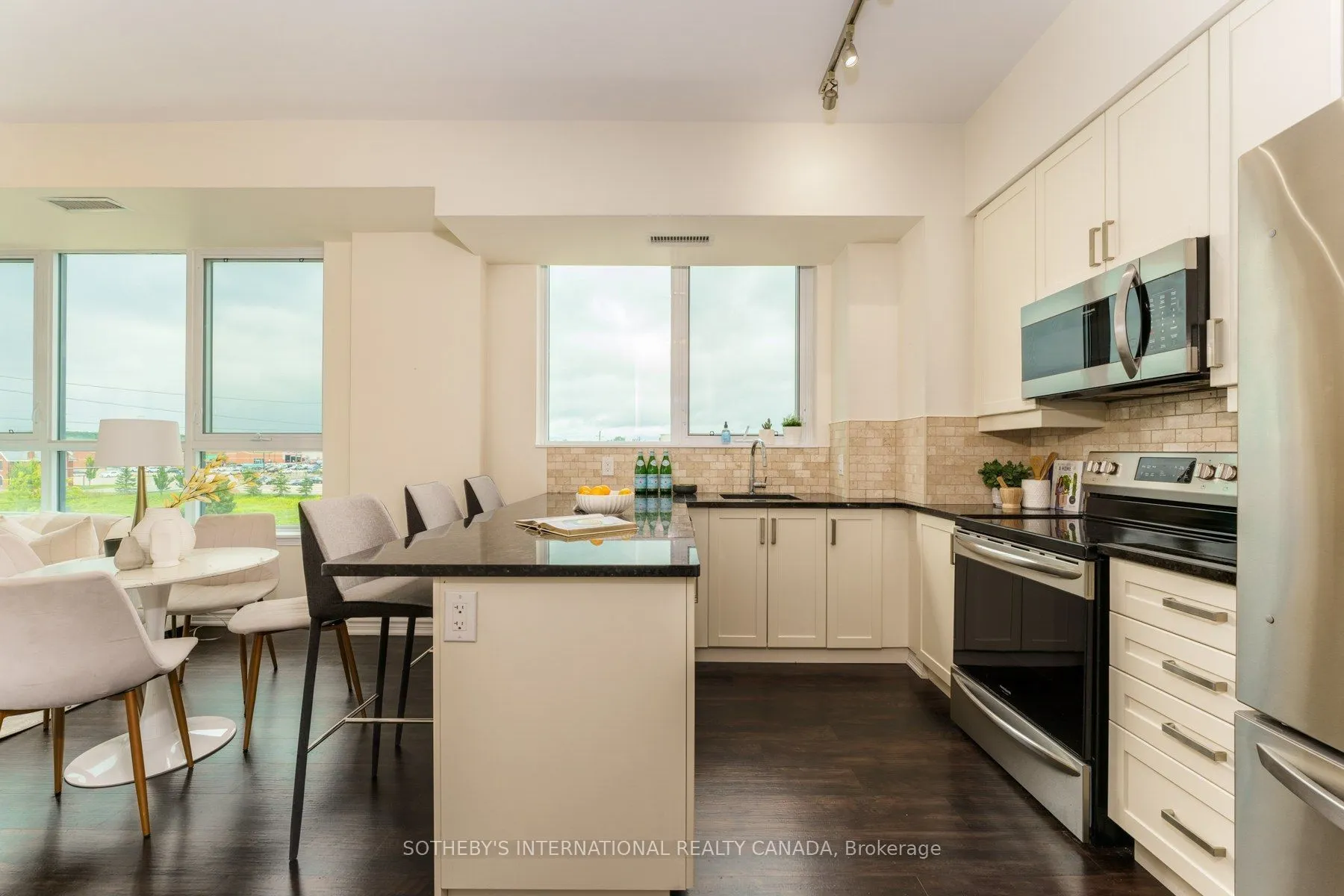 11611 Yonge Street #521