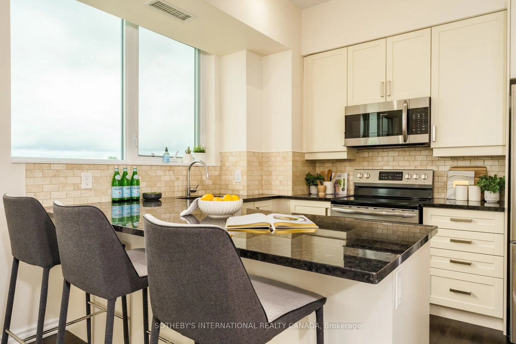 11611 Yonge Street #521