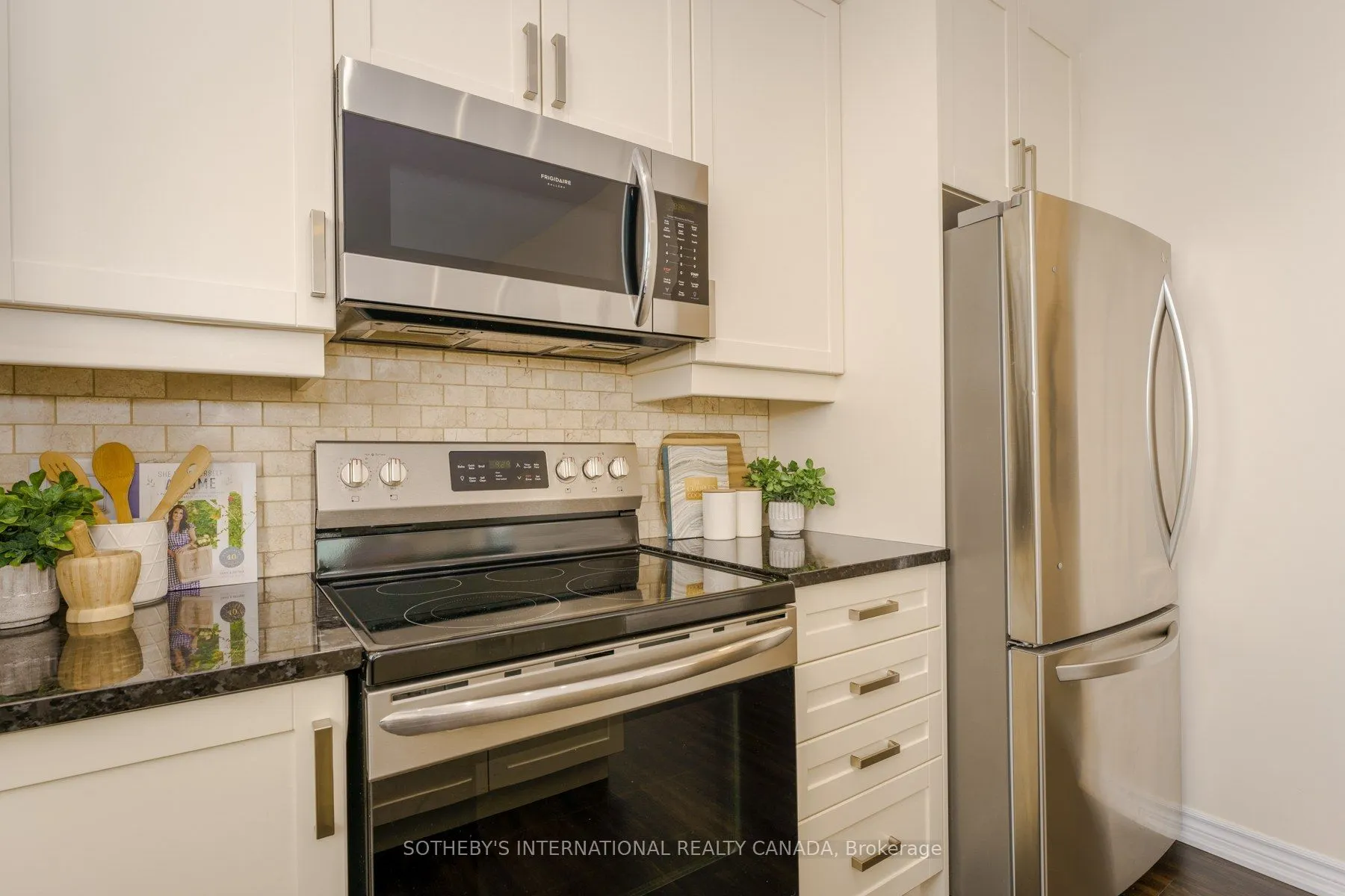 11611 Yonge Street #521