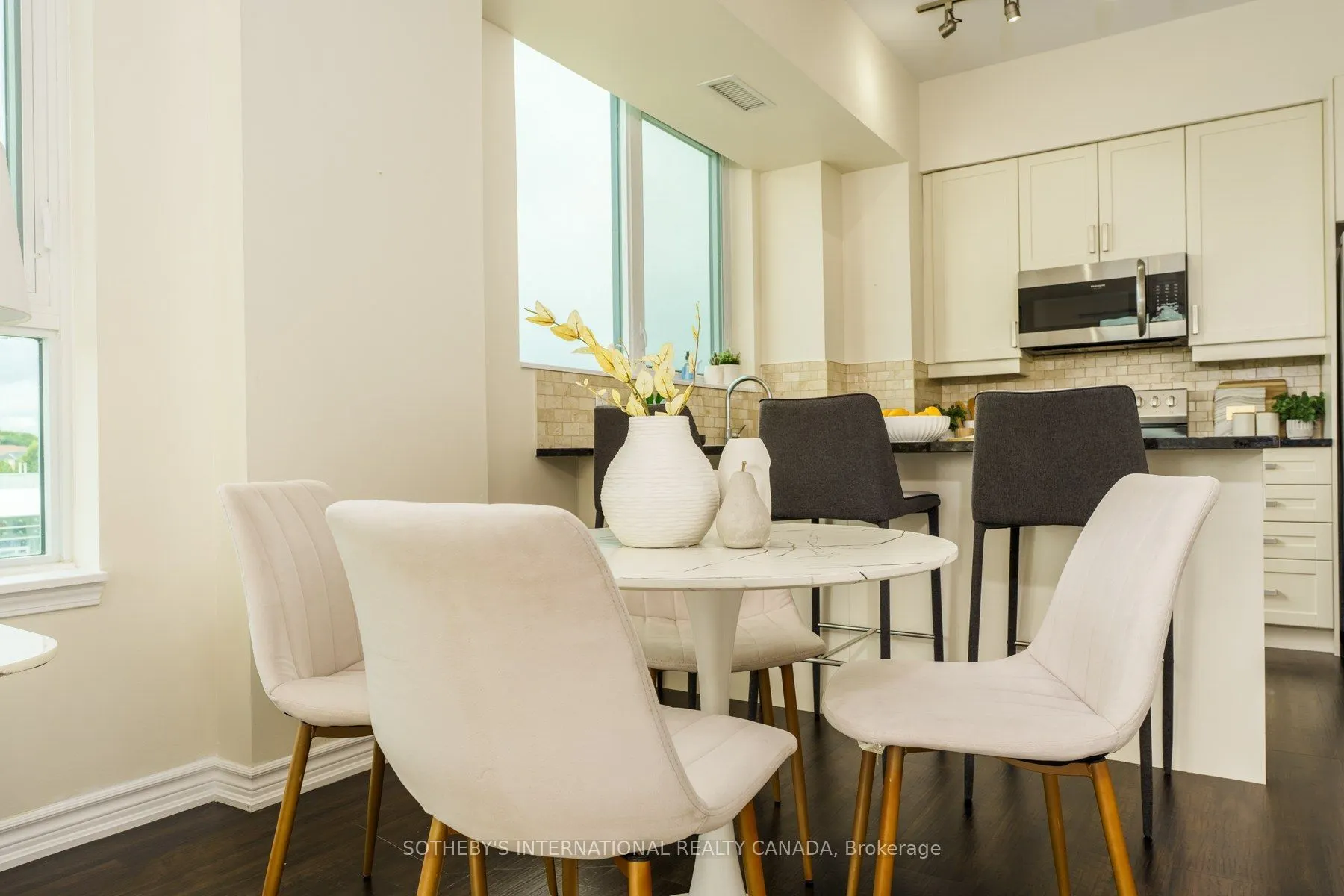 11611 Yonge Street #521