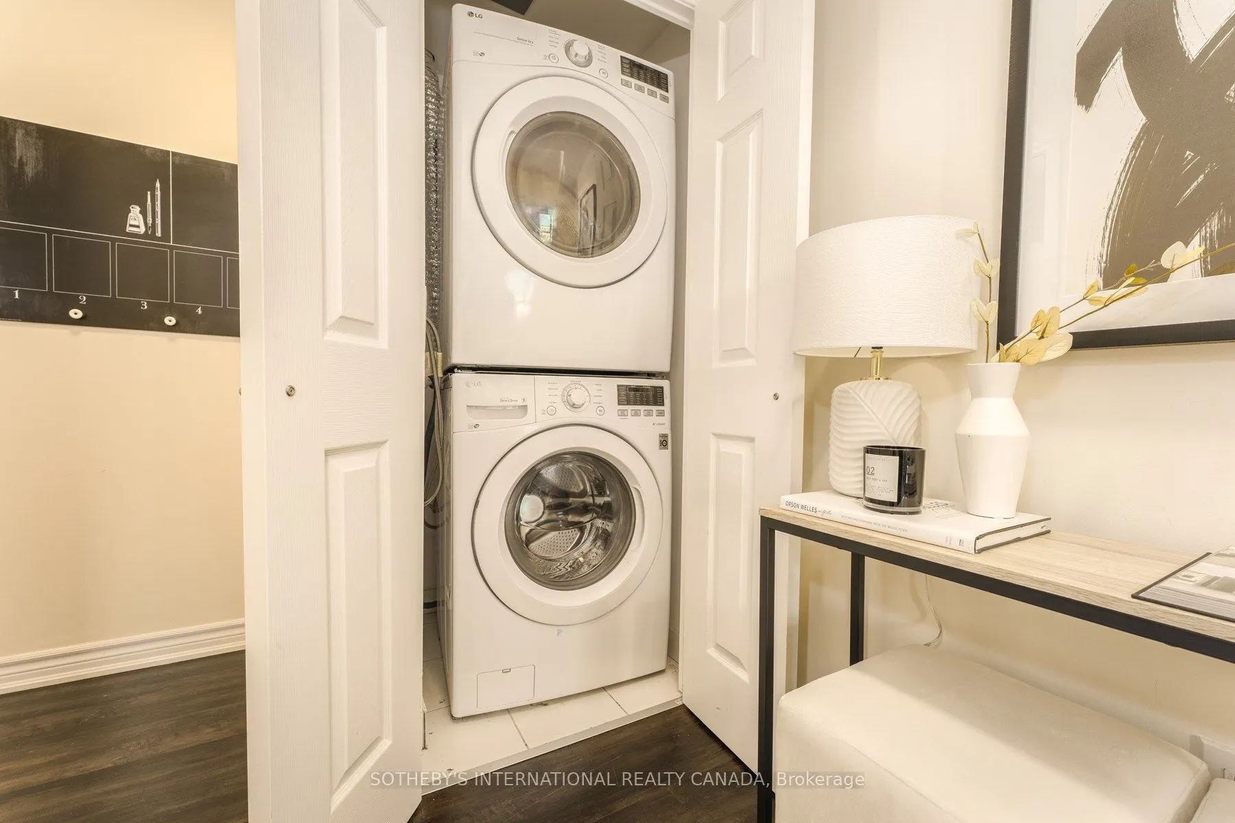 11611 Yonge Street #521