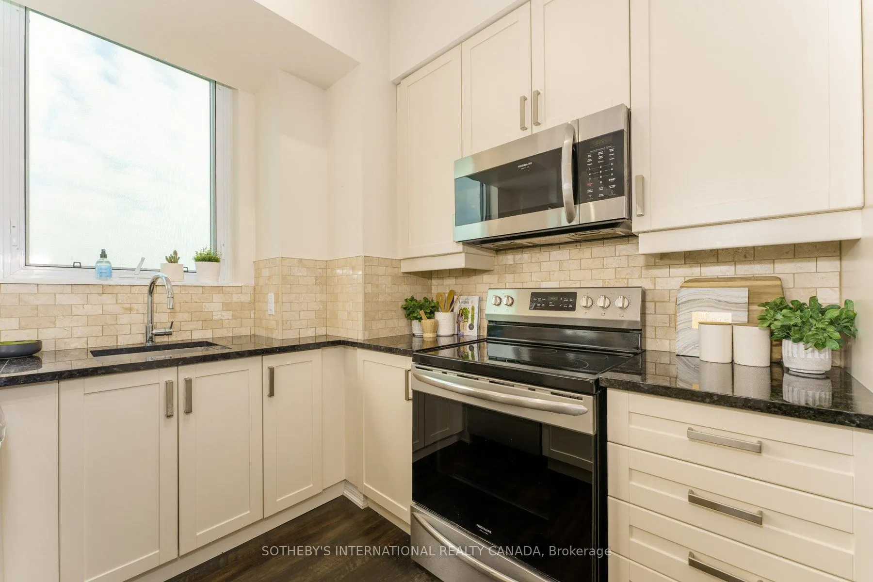 11611 Yonge Street #521