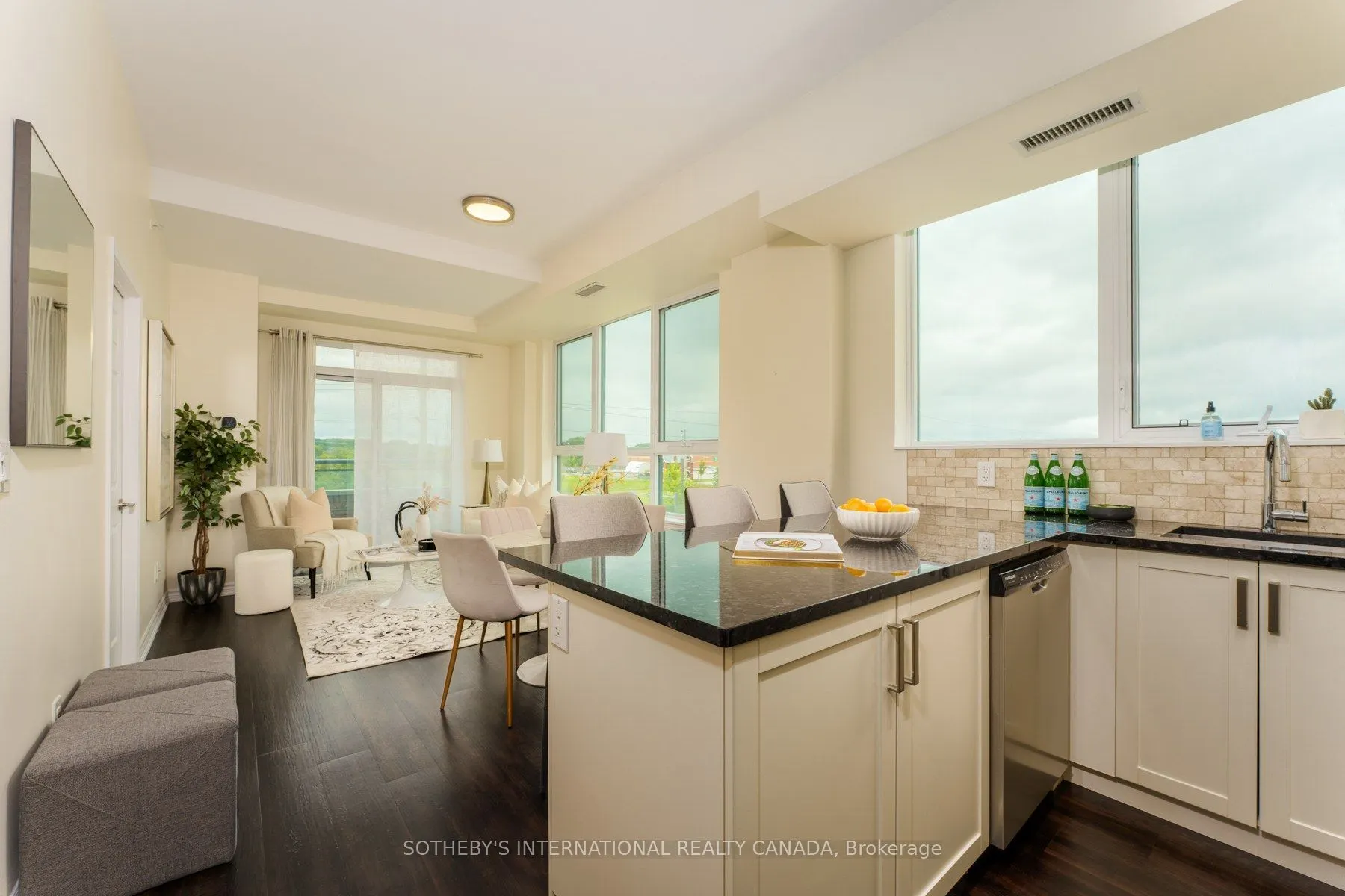 11611 Yonge Street #521