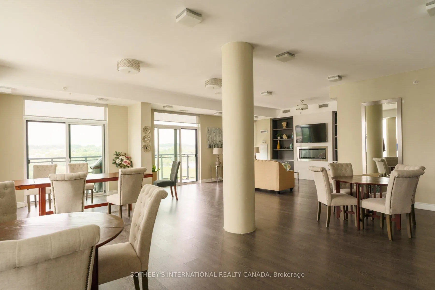 11611 Yonge Street #521