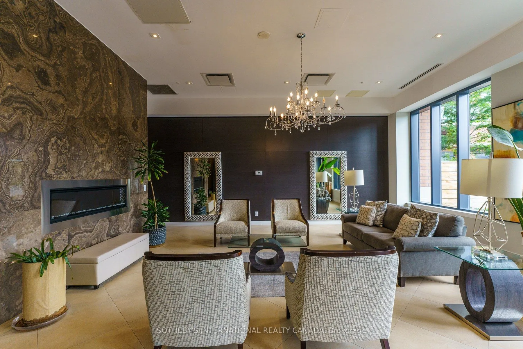 11611 Yonge Street #521