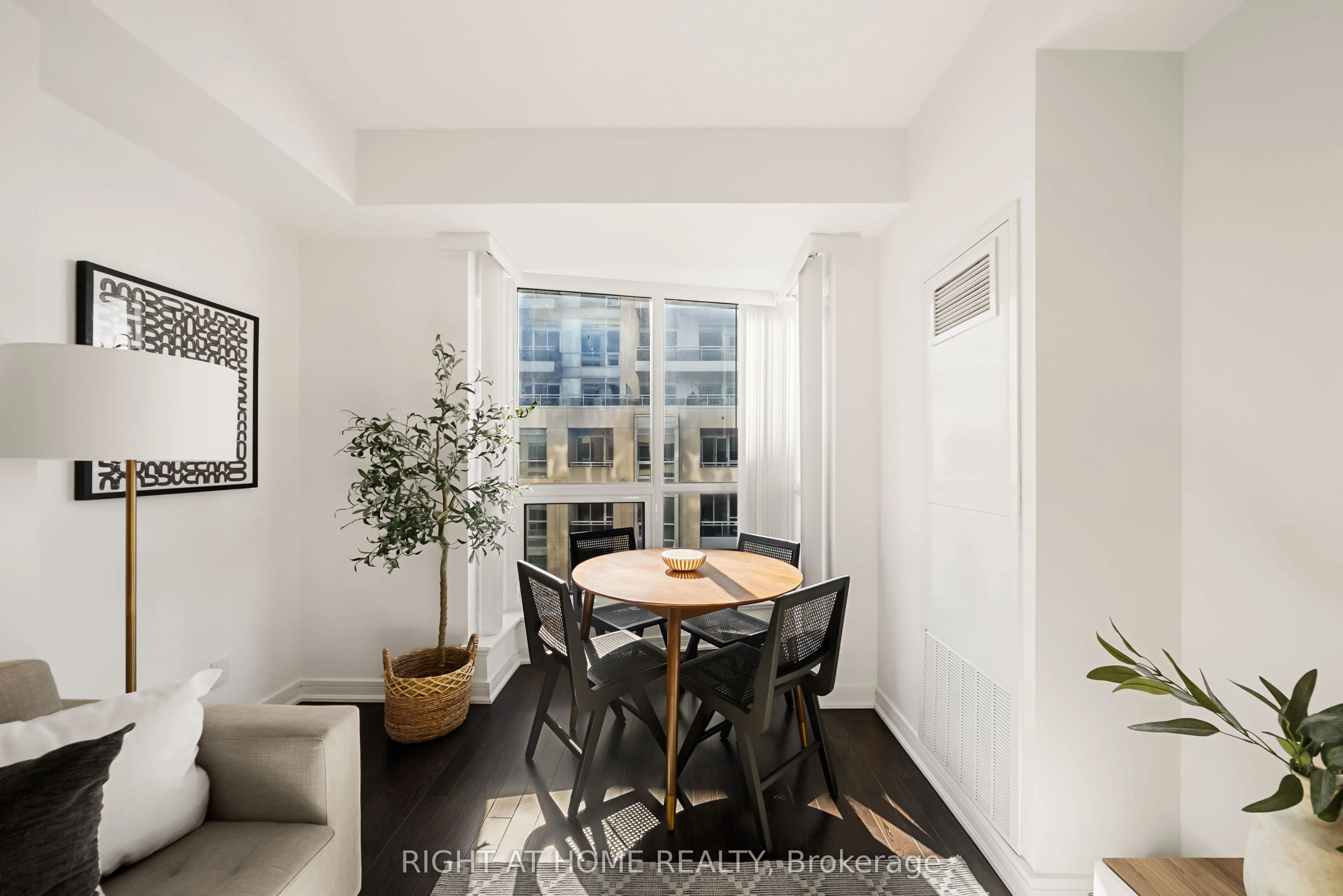 9201 Yonge Street #610